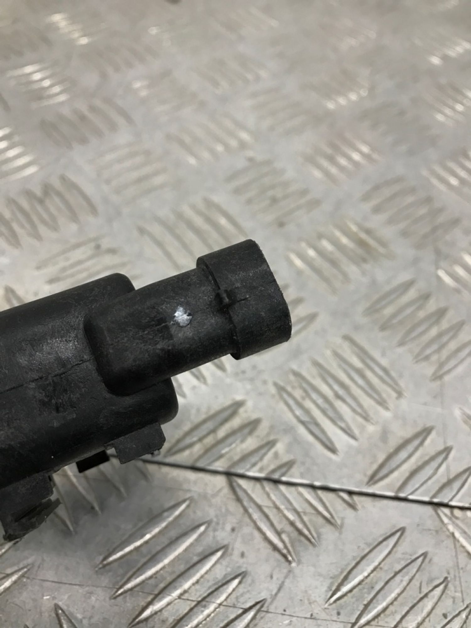 Б/У Электромагнитный клапан вентиляции топливного бака  Lada Granta 2190 2011, 399 рублей, Краснодар