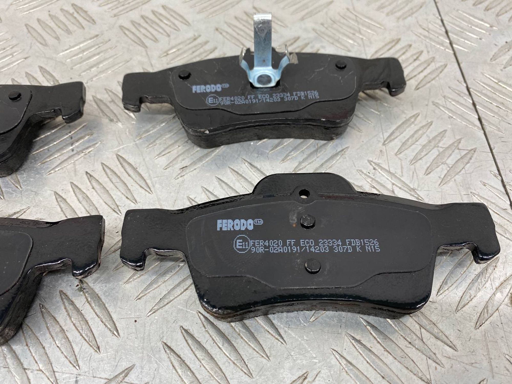 НОВАЯ(ЫЙ) тормозные колодки задний Mercedes-Benz, 1170 рублей, Краснодар