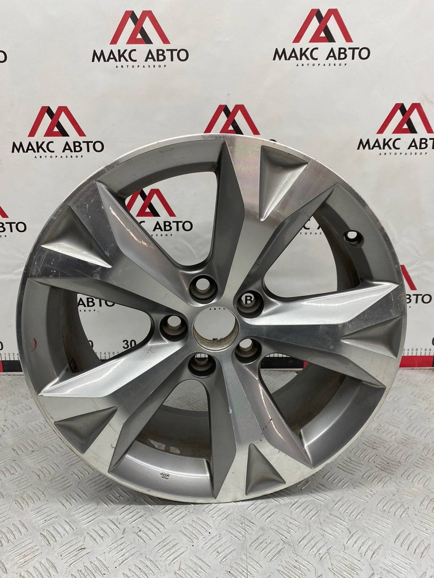 Диск 18 Lexus NX 426117824235ET 5x114.3 Литой, 9990 рублей, Краснодар