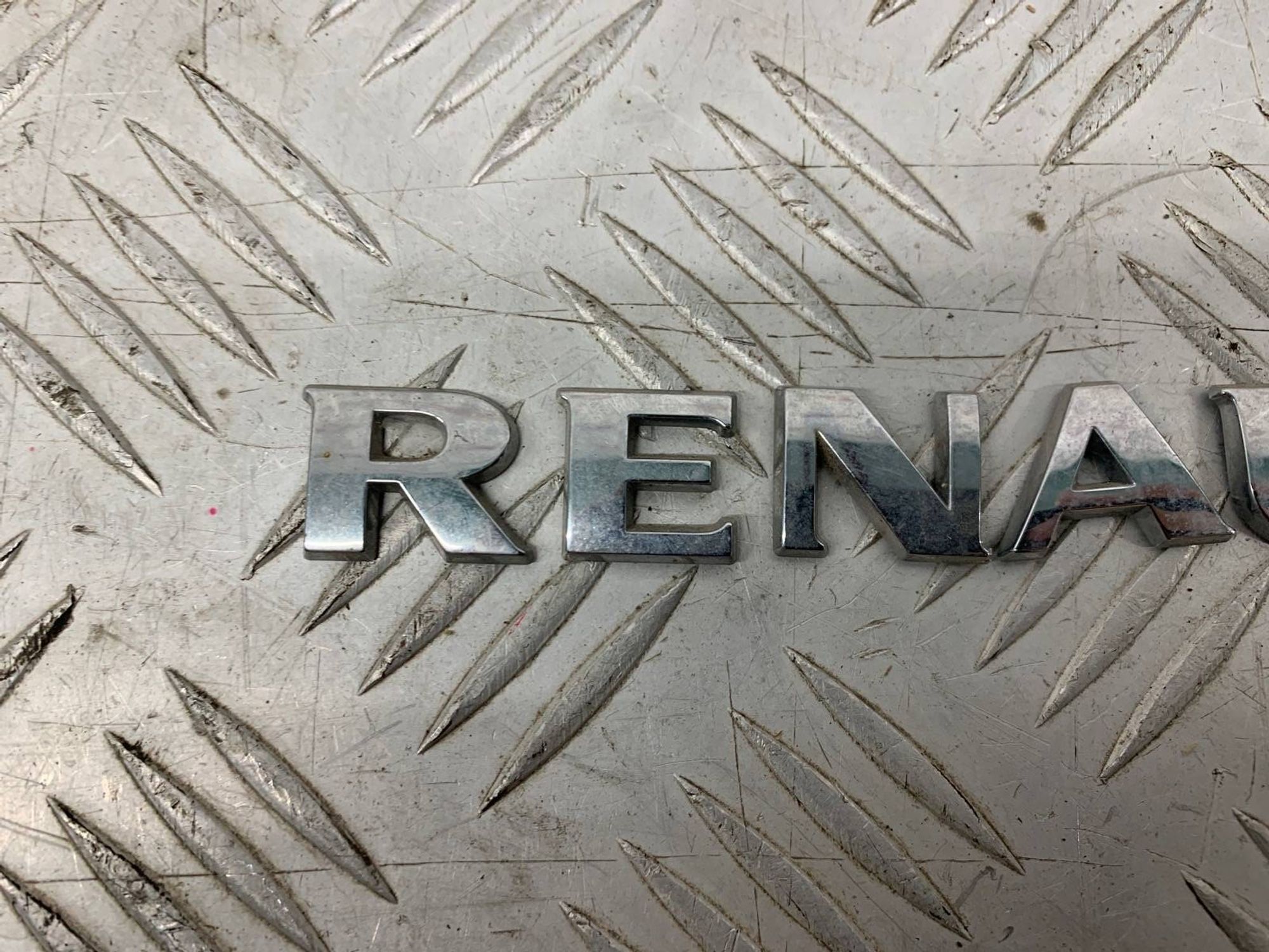 Б/У эмблема ( шильдик, значок ) задний Renault, 800 рублей, Краснодар