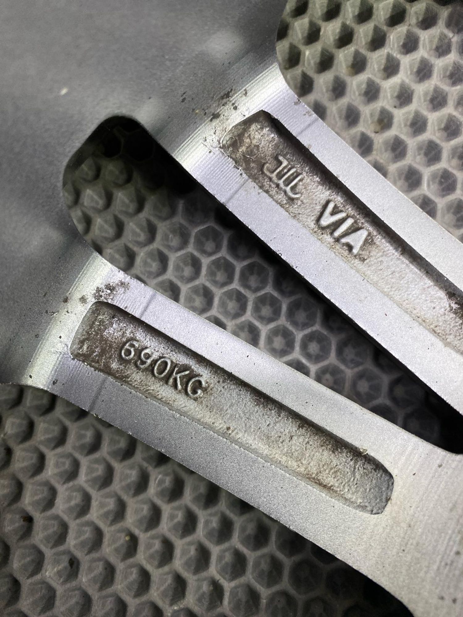 ДИСК 1 ШТ 16 via 40ET 5x114.3 Литой, 2990 рублей, Краснодар