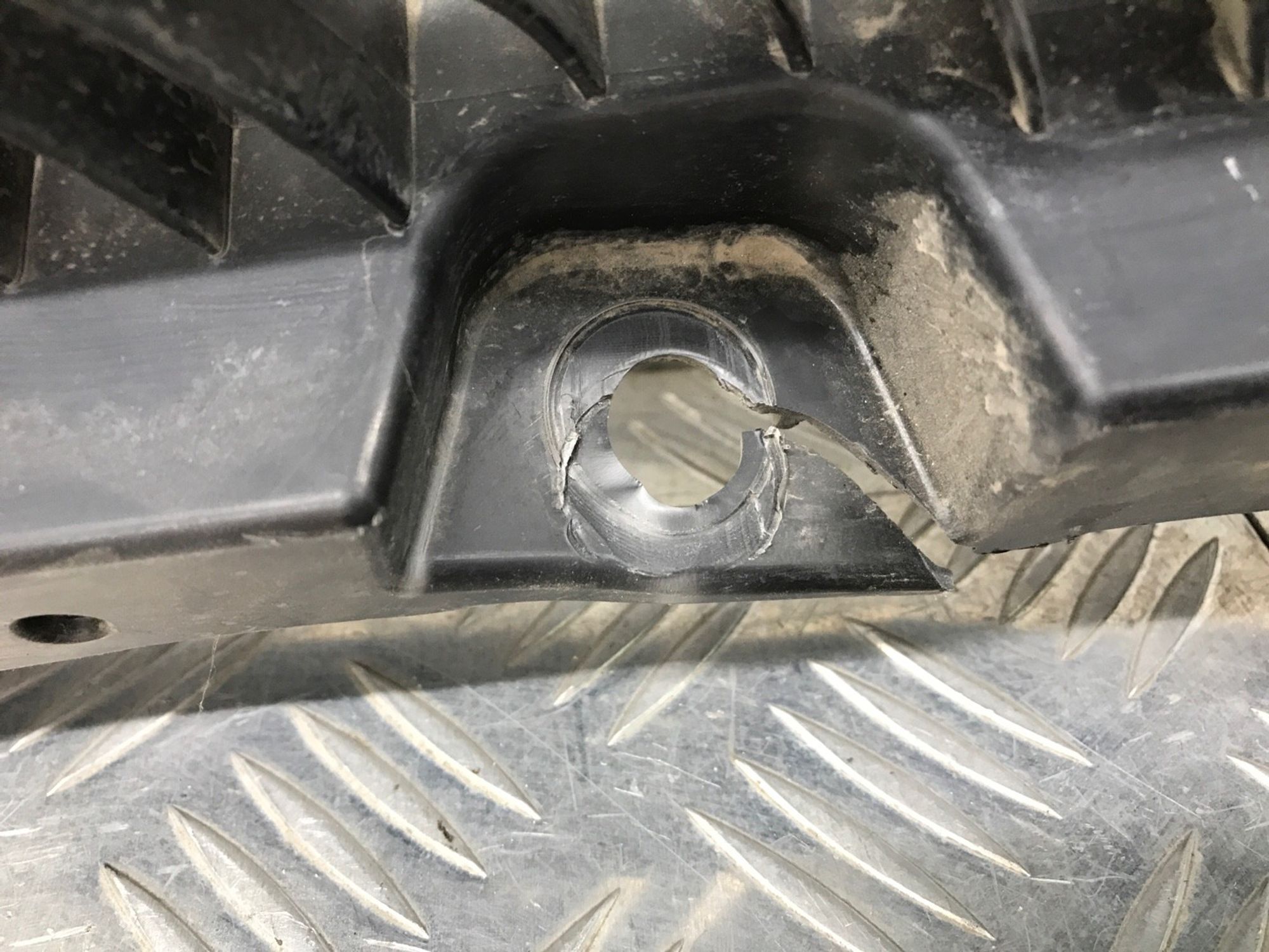 Б/У направляющая заднего бампера Volkswagen Tiguan 2 BT1 2016, 990 рублей, Краснодар