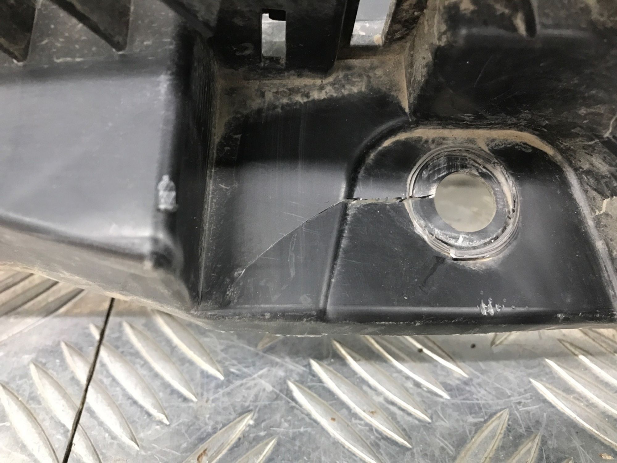 Б/У направляющая заднего бампера Volkswagen Tiguan 2 BT1 2016, 990 рублей, Краснодар