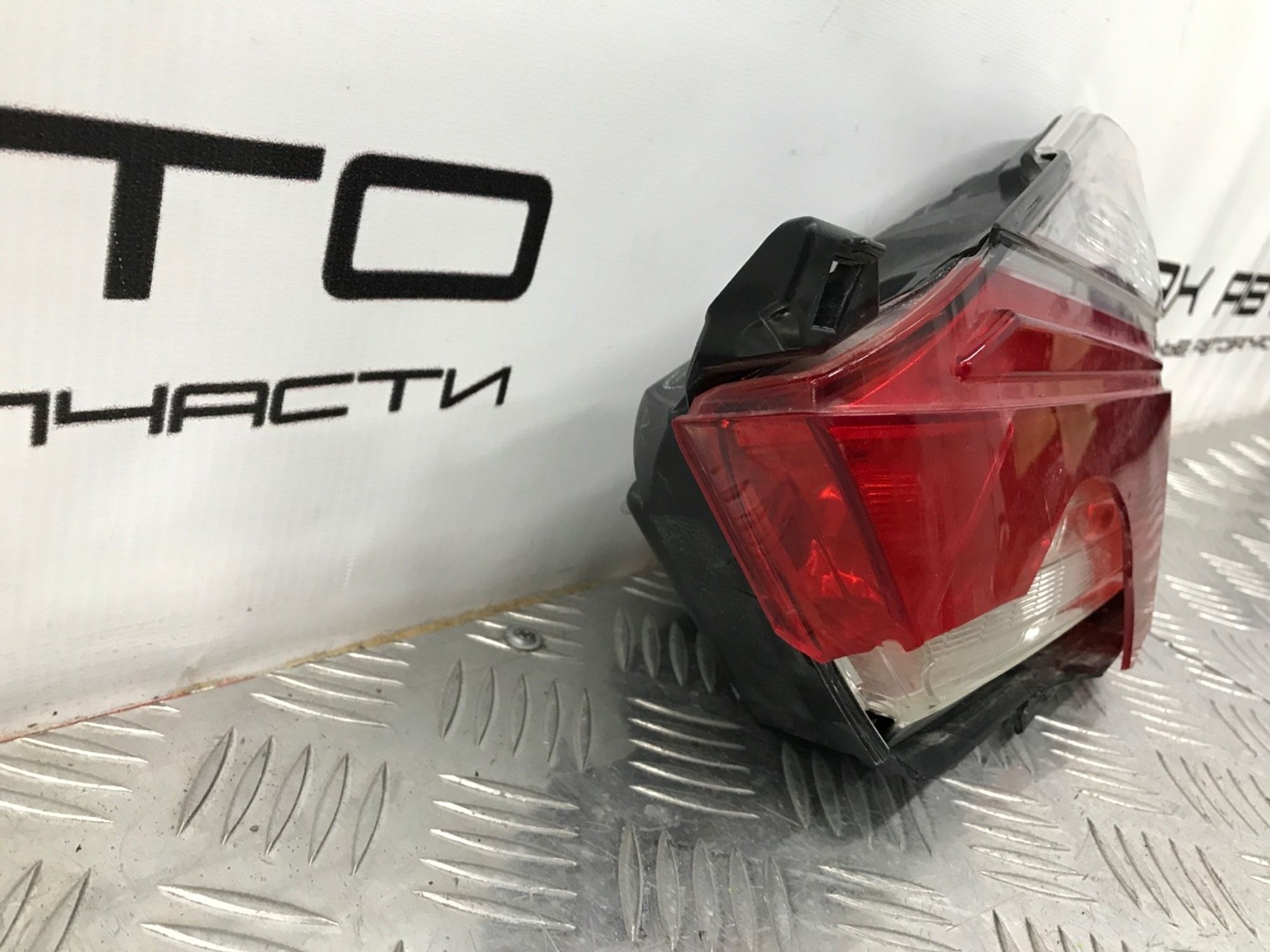 Б/У фонарь ( стоп сигнал , фара , оптика ) задний, 800 рублей, Краснодар