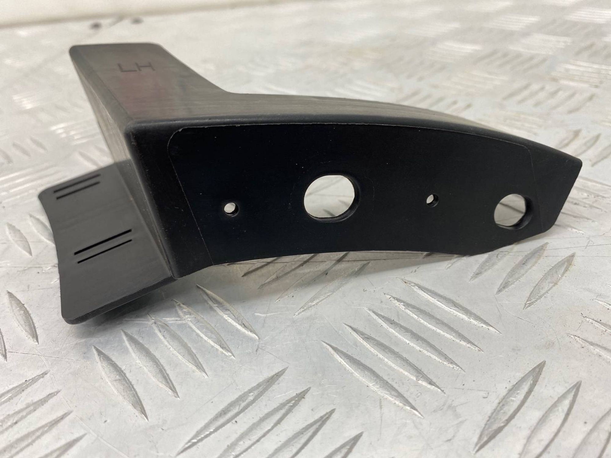 НОВАЯ(ЫЙ) крепление бампера (кронштейн) задний, 800 рублей, Краснодар