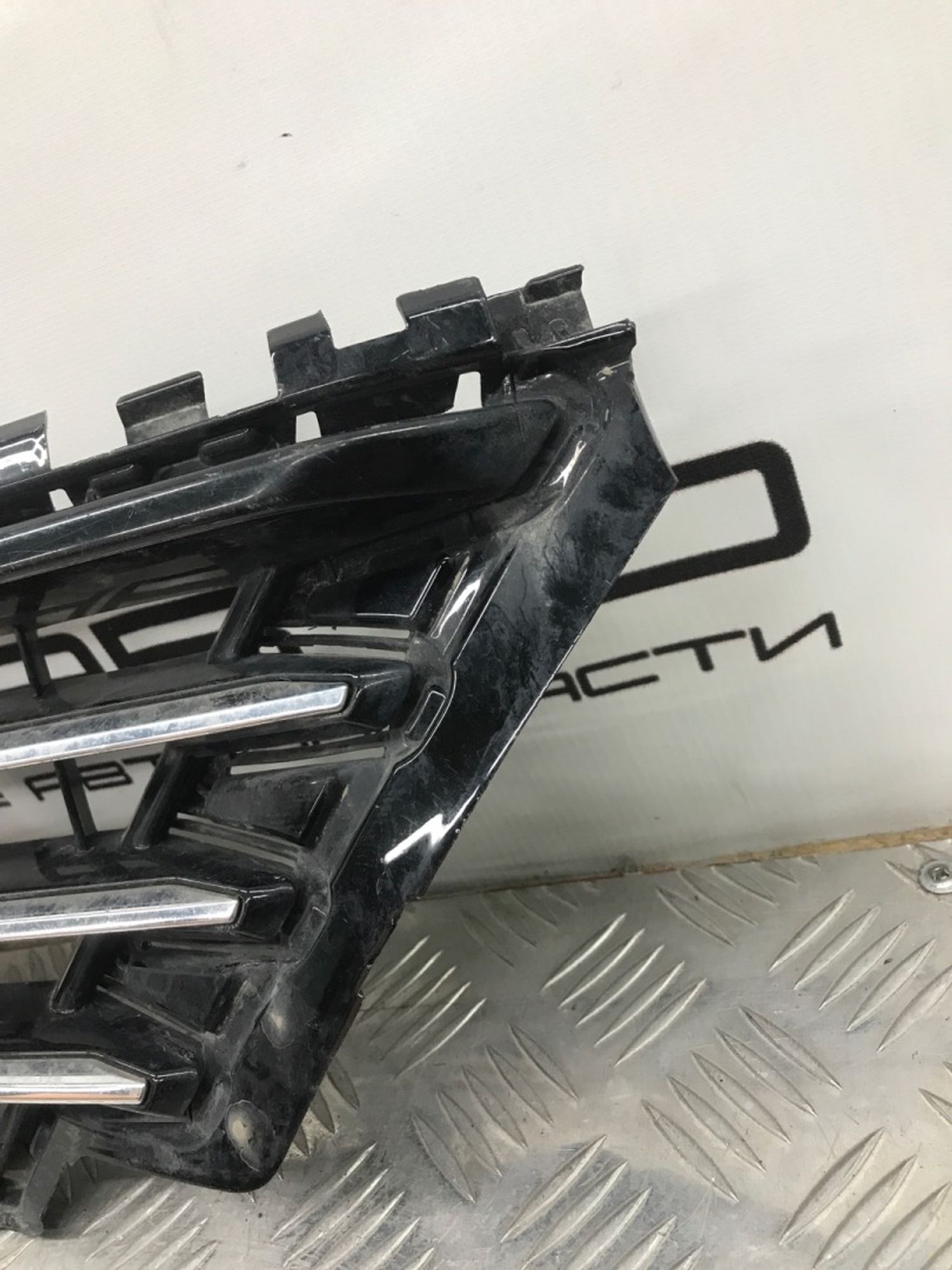 Б/У решетка бампера  левая Volkswagen Touareg 7P6 2010 правый, 990 рублей, Краснодар