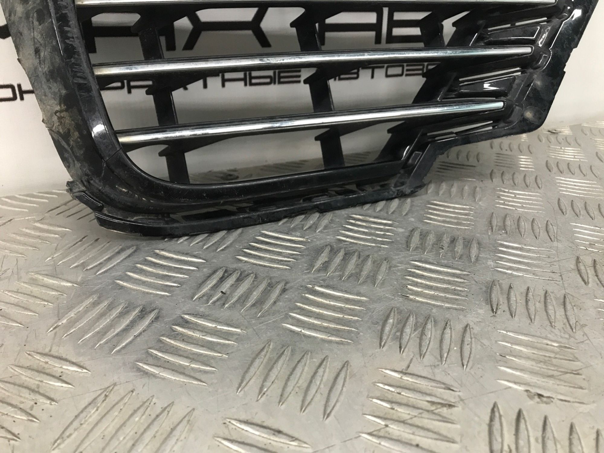 Б/У решетка бампера  левая Volkswagen Touareg 7P6 2010 правый, 990 рублей, Краснодар