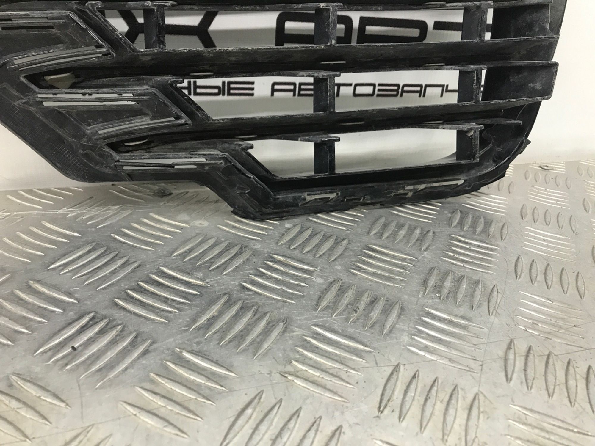 Б/У решетка бампера  левая Volkswagen Touareg 7P6 2010 правый, 990 рублей, Краснодар