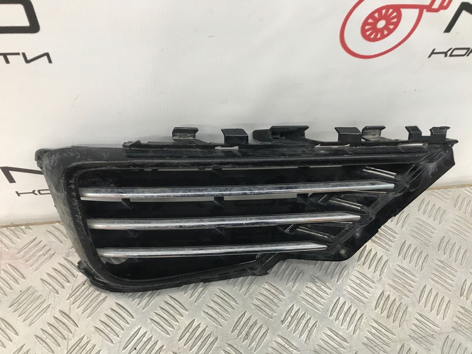 Б/У решетка бампера  левая Volkswagen Touareg 7P6 2010 правый, 990 рублей, Краснодар