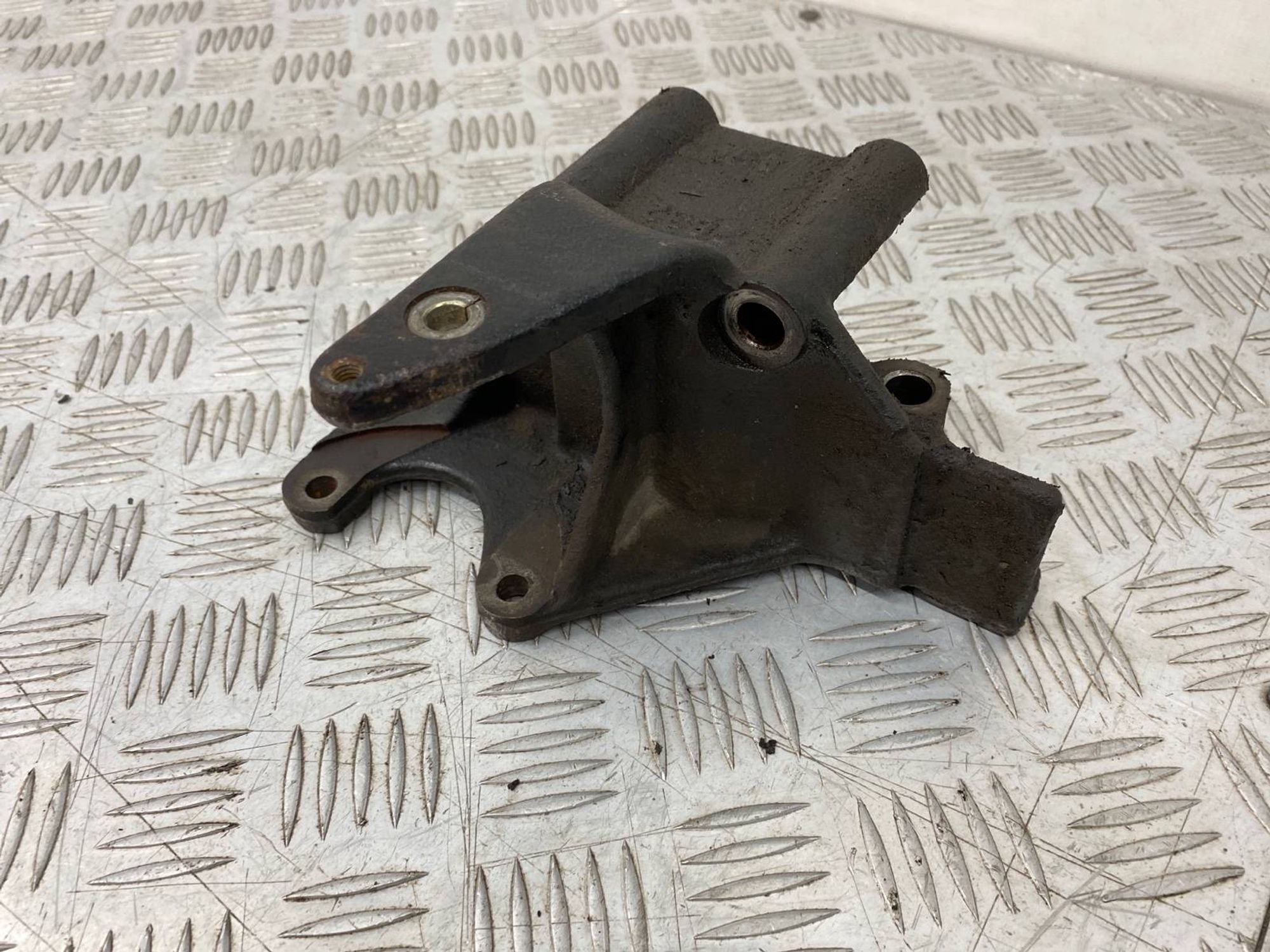 Б/у крепление гидроусилителя руля (Кронштейн гура), 320 рублей, Краснодар