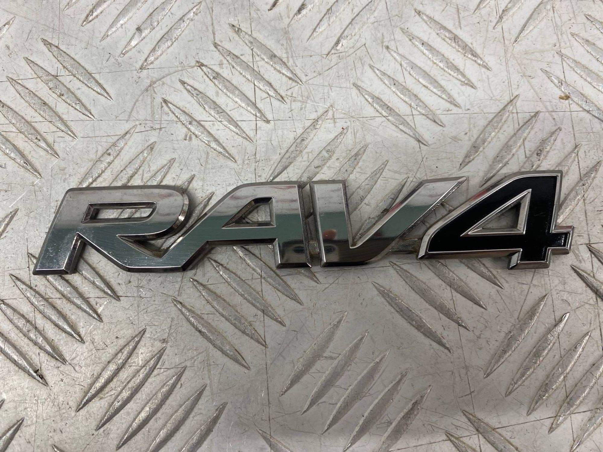 Б/У эмблема ( шильдик, значок ) задний Toyota Rav4, 800 рублей, Краснодар