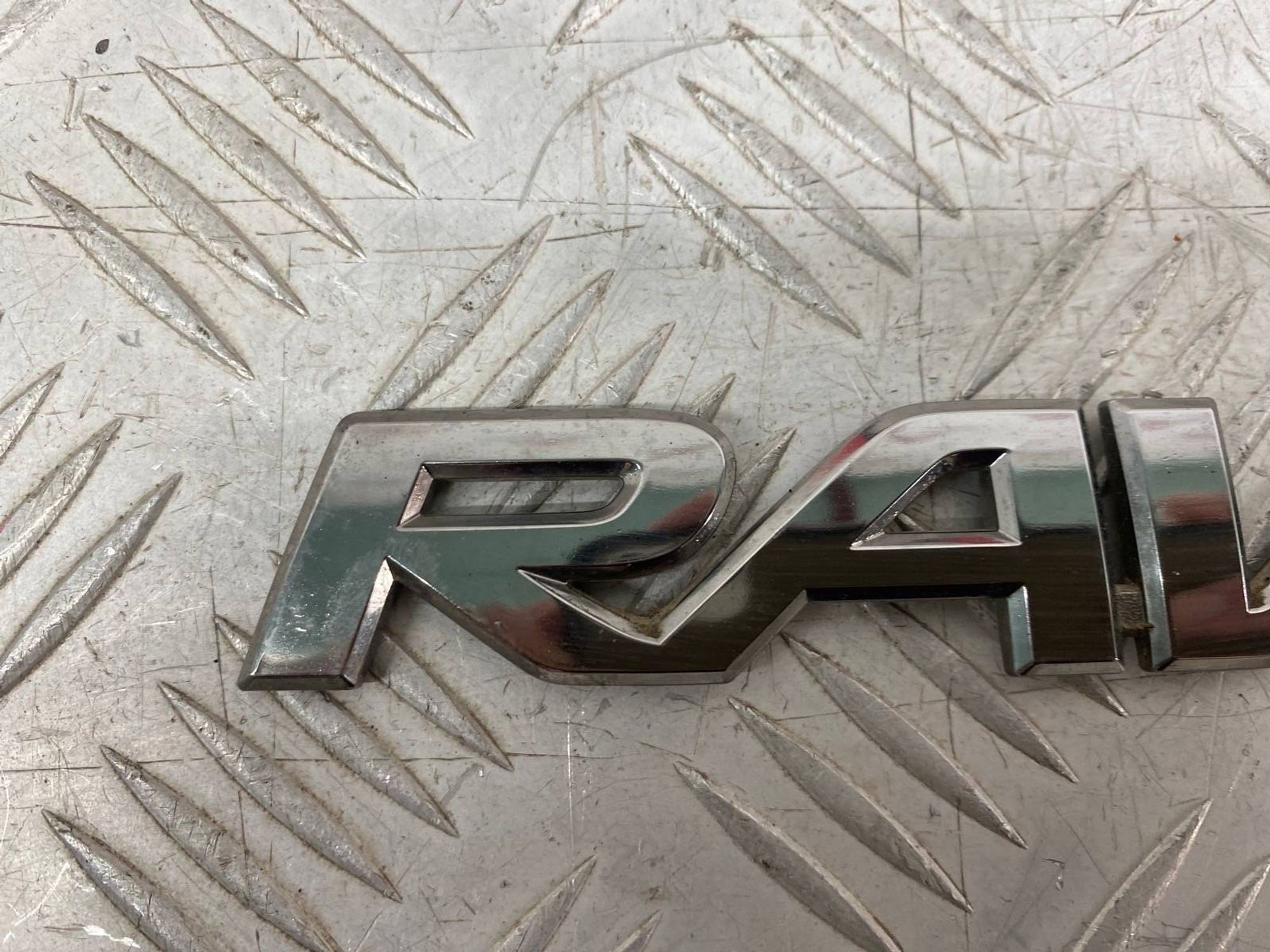 Б/У эмблема ( шильдик, значок ) задний Toyota Rav4, 800 рублей, Краснодар
