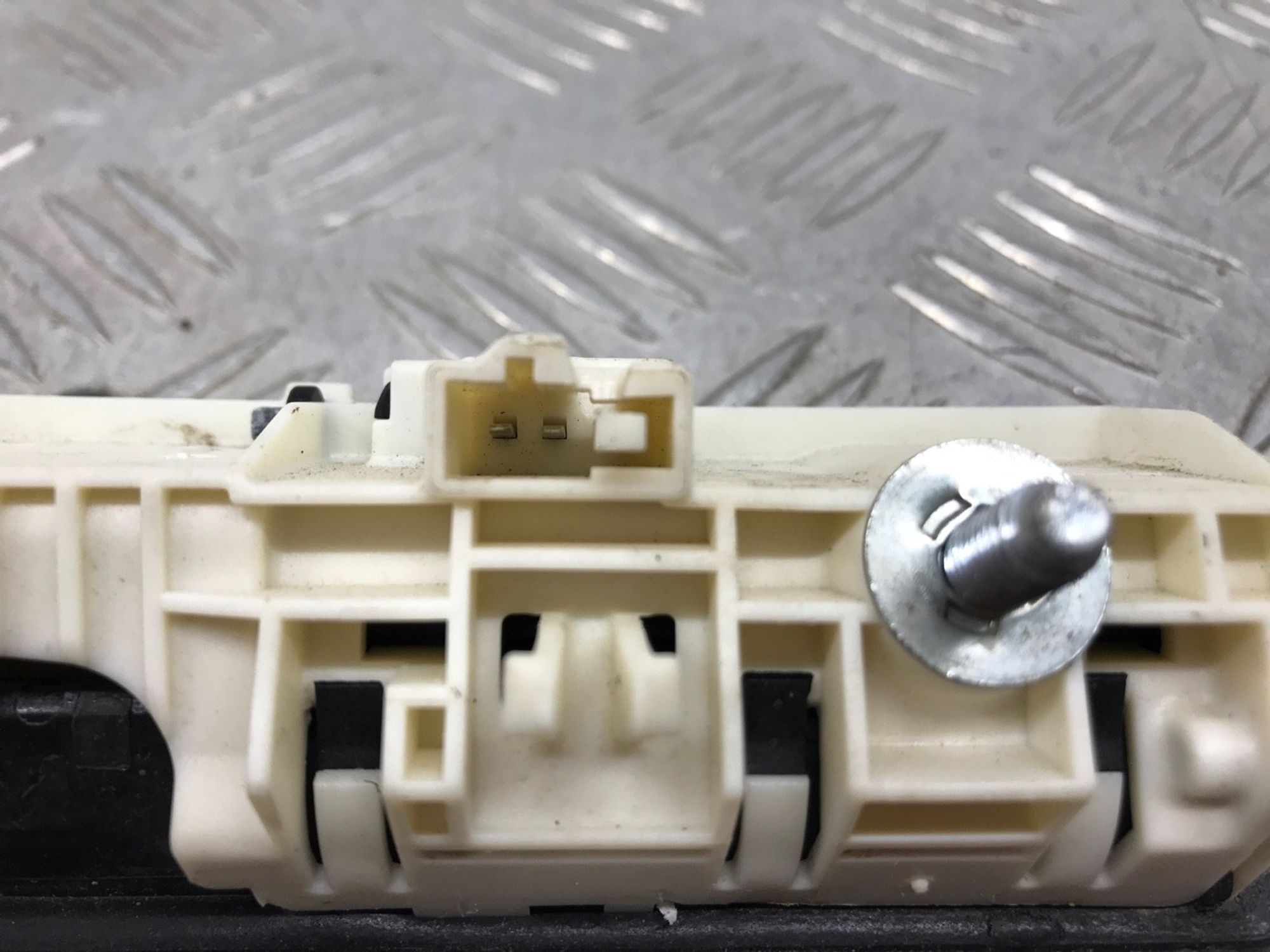 Б/У ручка багажника  Volkswagen Polo 4  Mk4 (9N1, 9N2, 9N3) 2005, 1990 рублей, Краснодар