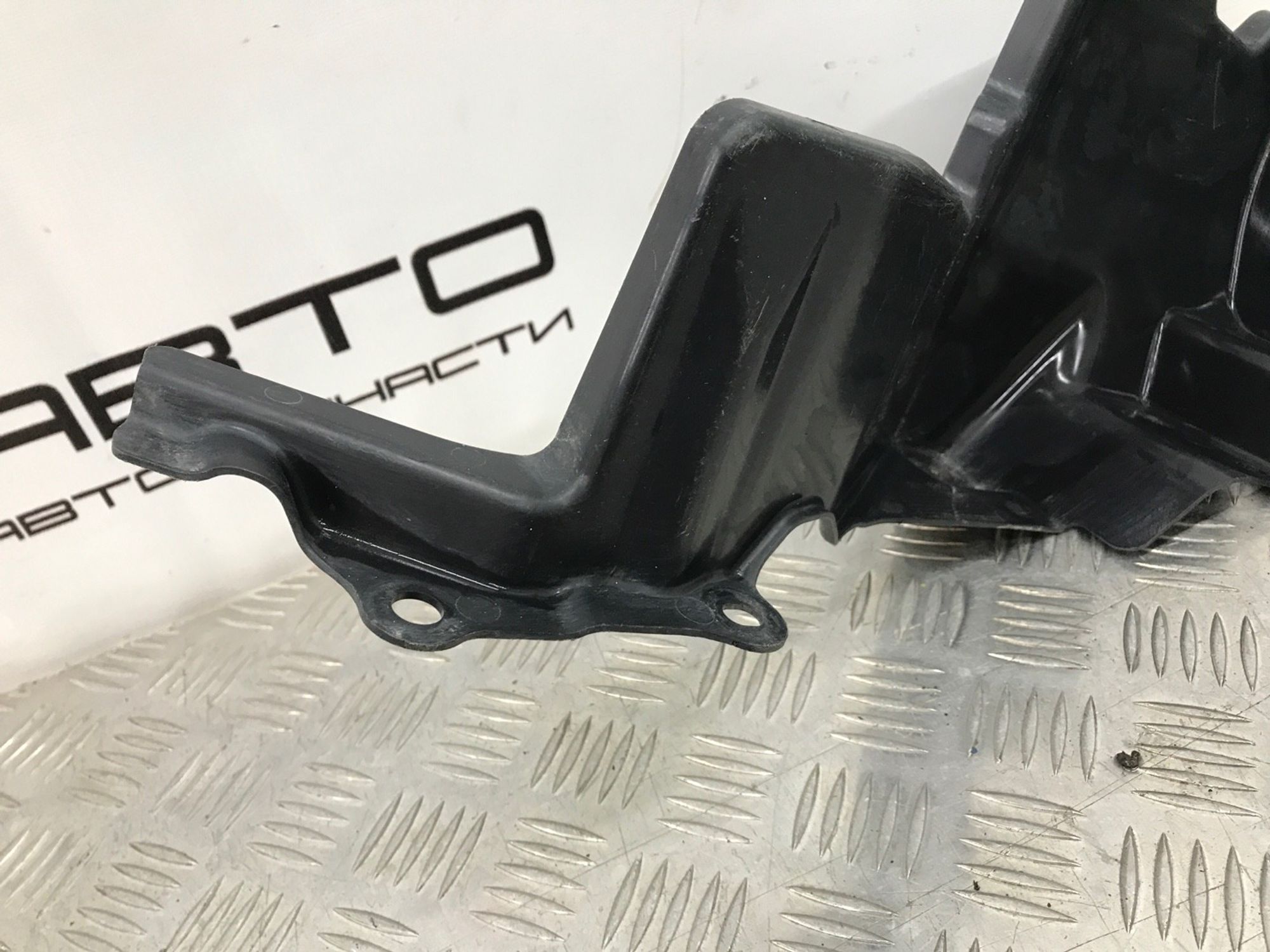 Б/У Дефлектор радиатора левый Mitsubishi L200 KJ3T, 690 рублей, Краснодар