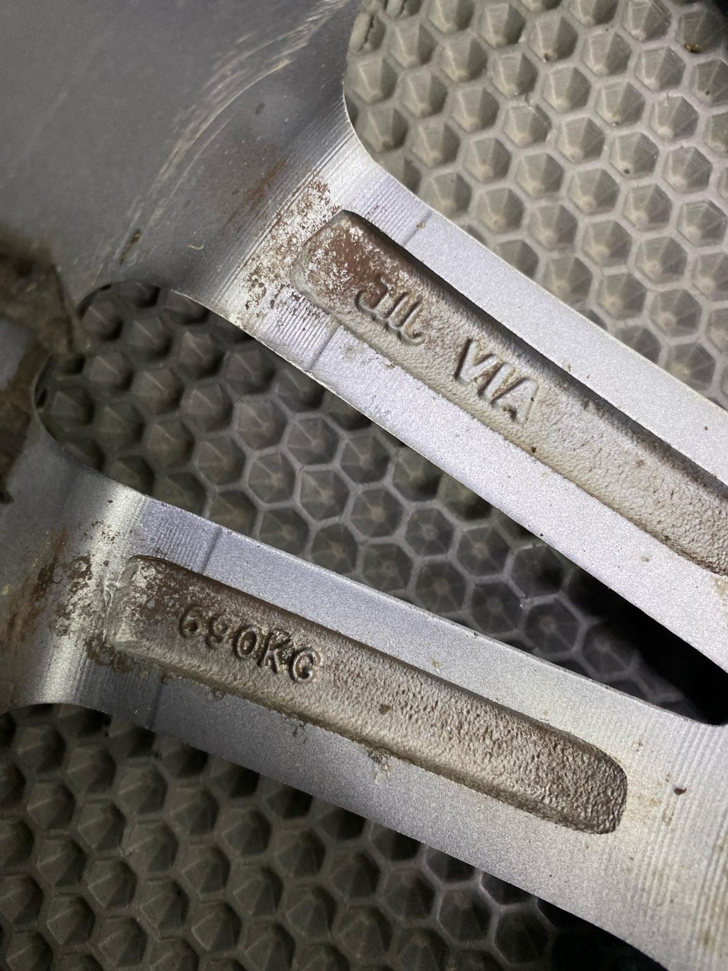 ДИСК 1 ШТ 16 via 40ET 5x114.3 Литой, 2990 рублей, Краснодар