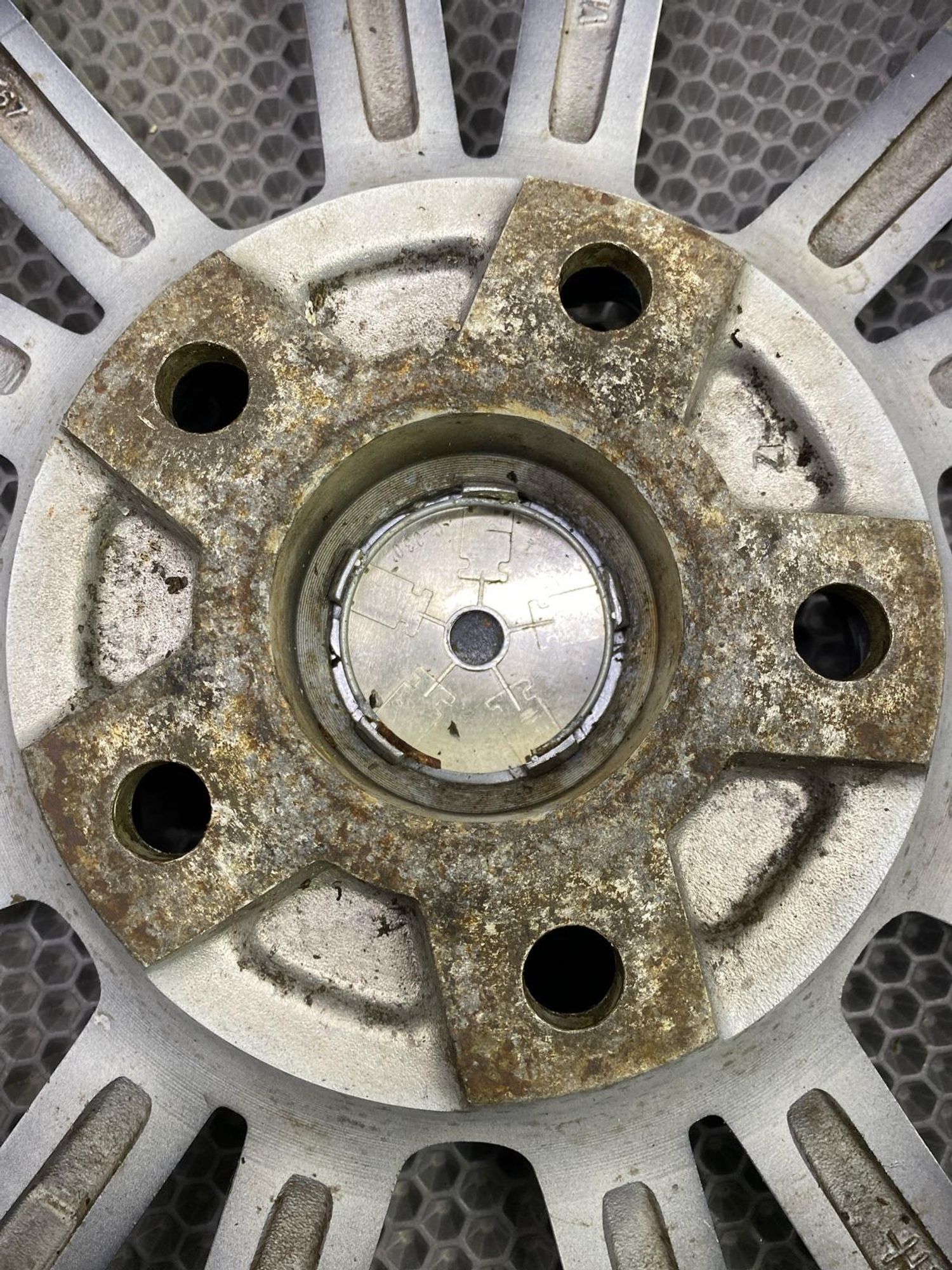 ДИСК 1 ШТ 16 via 40ET 5x114.3 Литой, 2990 рублей, Краснодар