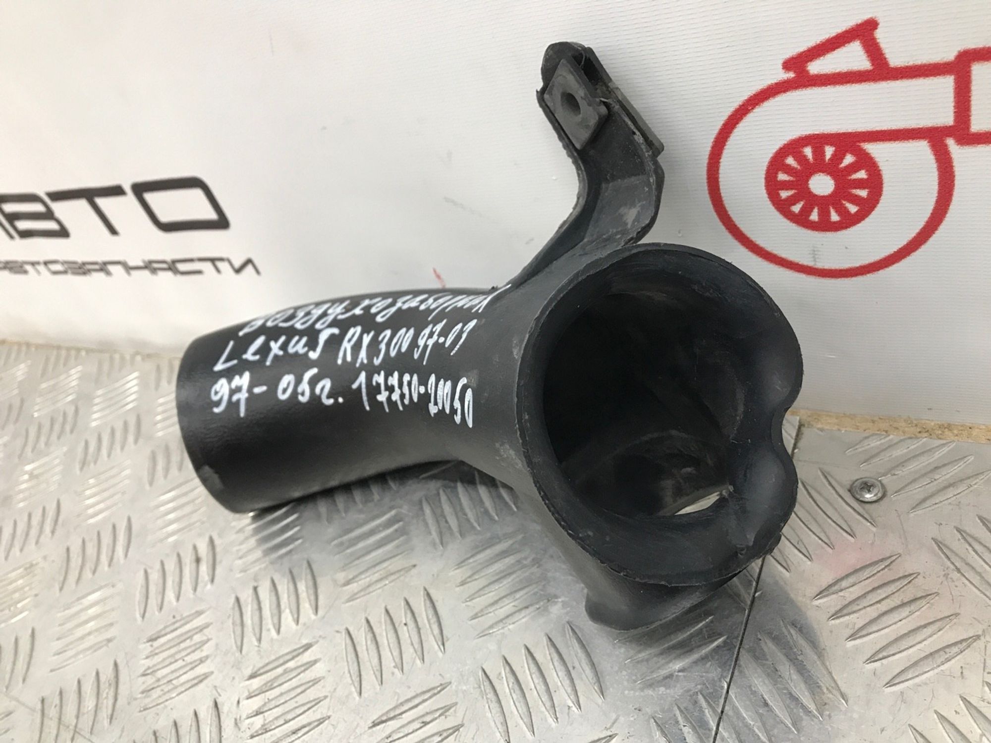 Б/У патрубок воздушного фильтра Lexus Rx300 MCU10 2000, 499 рублей, Краснодар