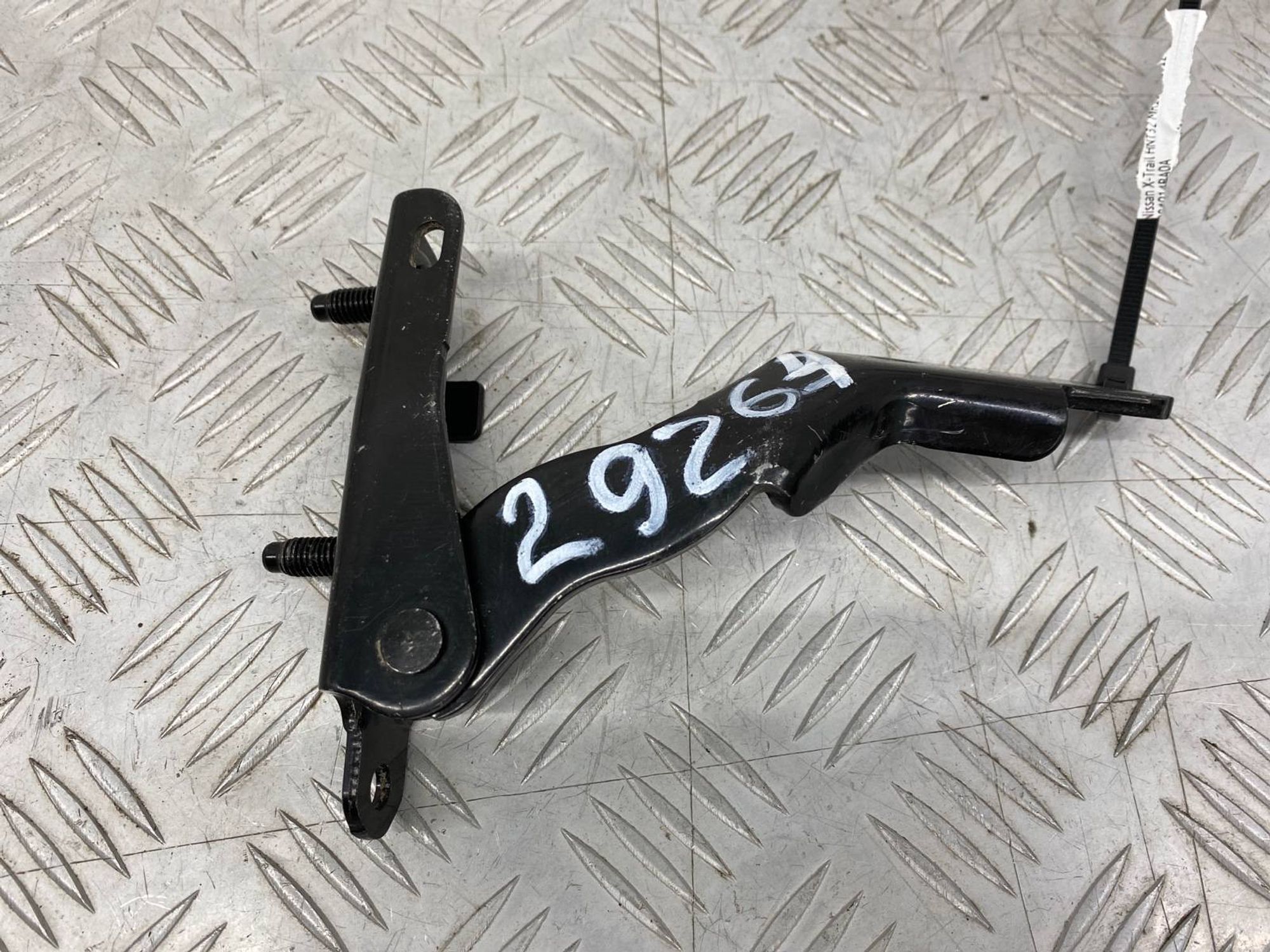 Б/У петля крышки багажника задний правый Nissan, 1520 рублей, Краснодар