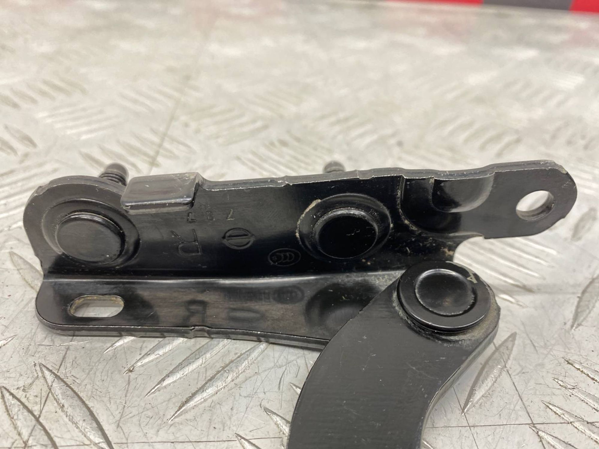 Б/У петля крышки багажника задний правый Nissan, 1520 рублей, Краснодар