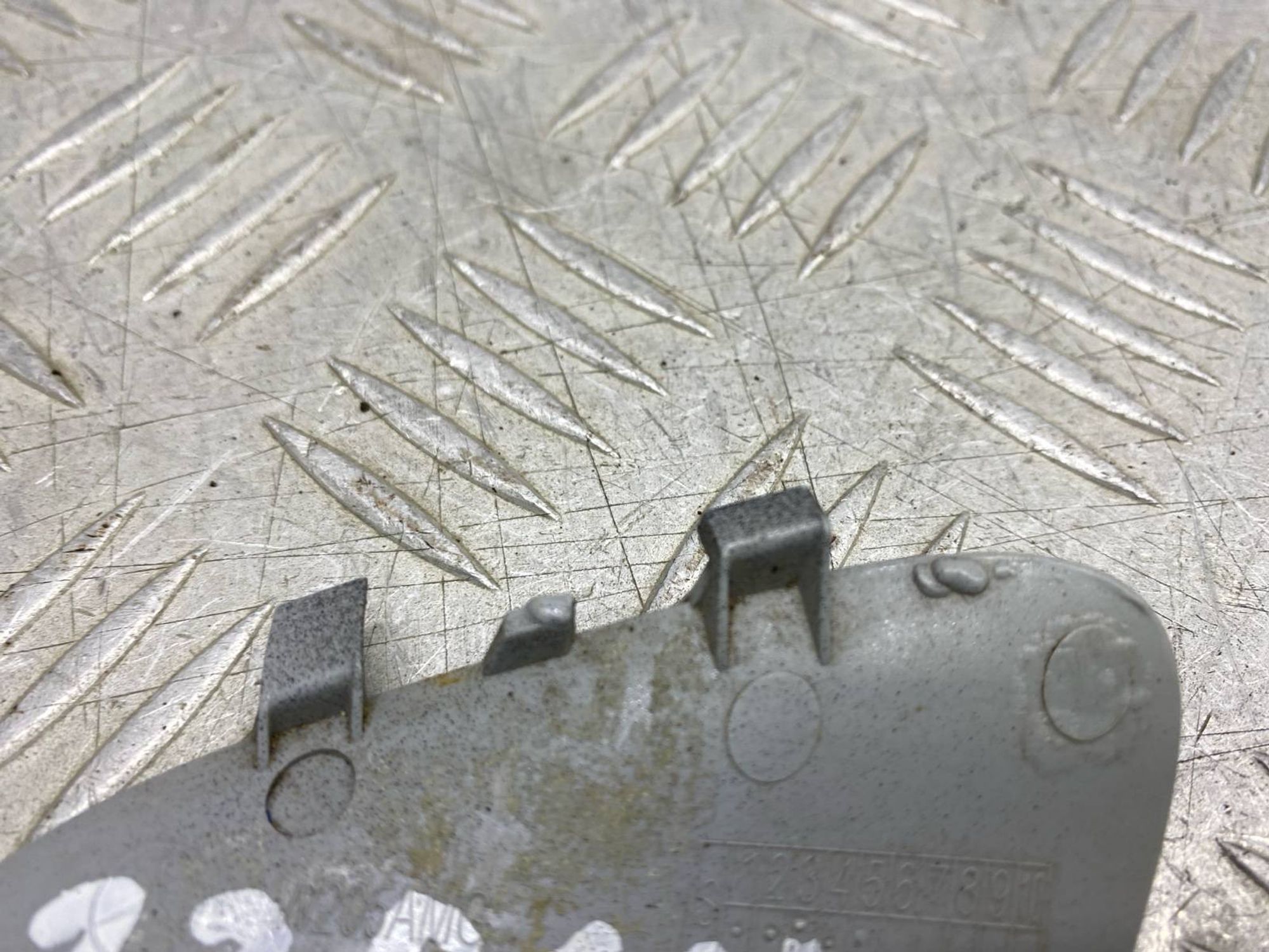 Б/У Заглушка буксировочного крюка (молдинг, 1520 рублей, Краснодар