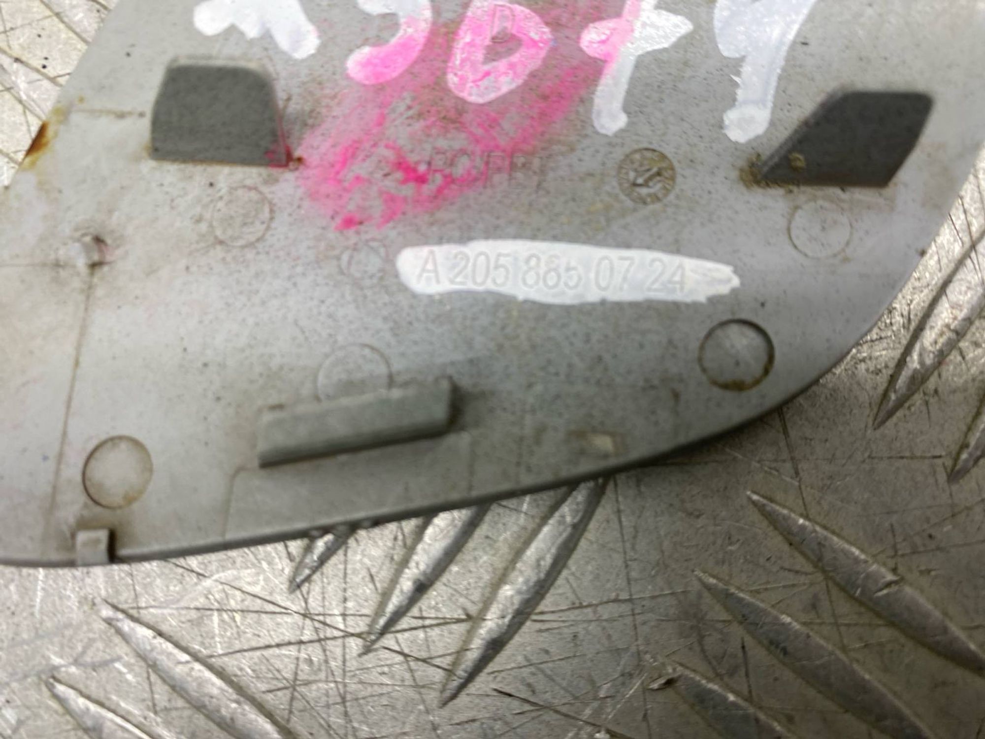 Б/У Заглушка буксировочного крюка (молдинг, 1520 рублей, Краснодар