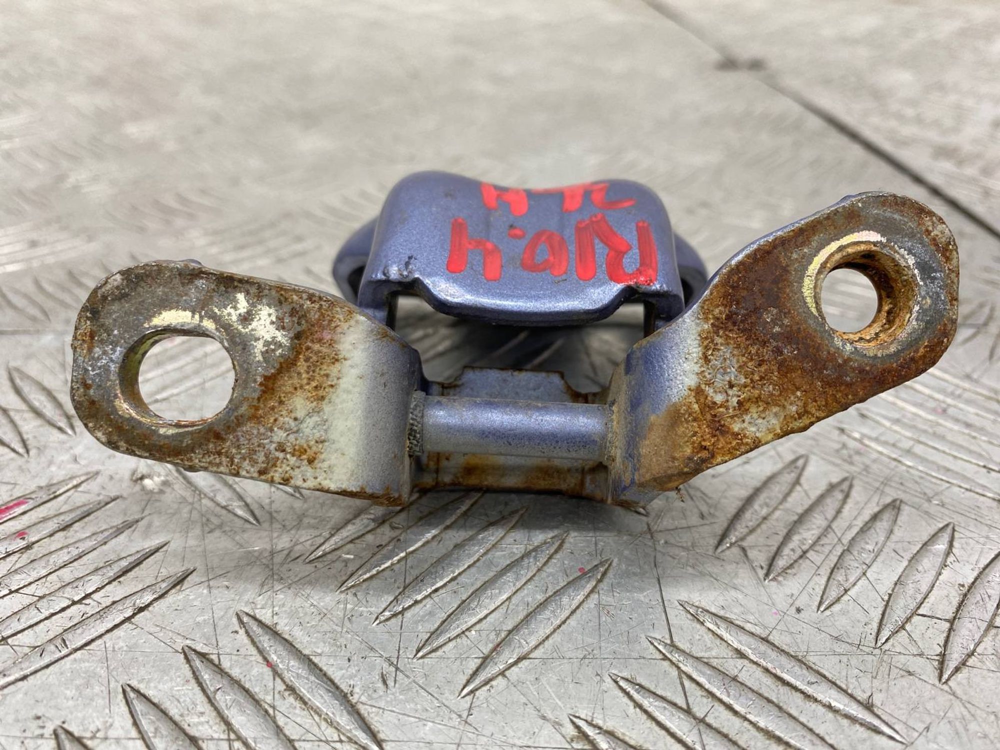 Б/У петля двери задний левый Kia Rio 1 DC 2004, 320 рублей, Краснодар