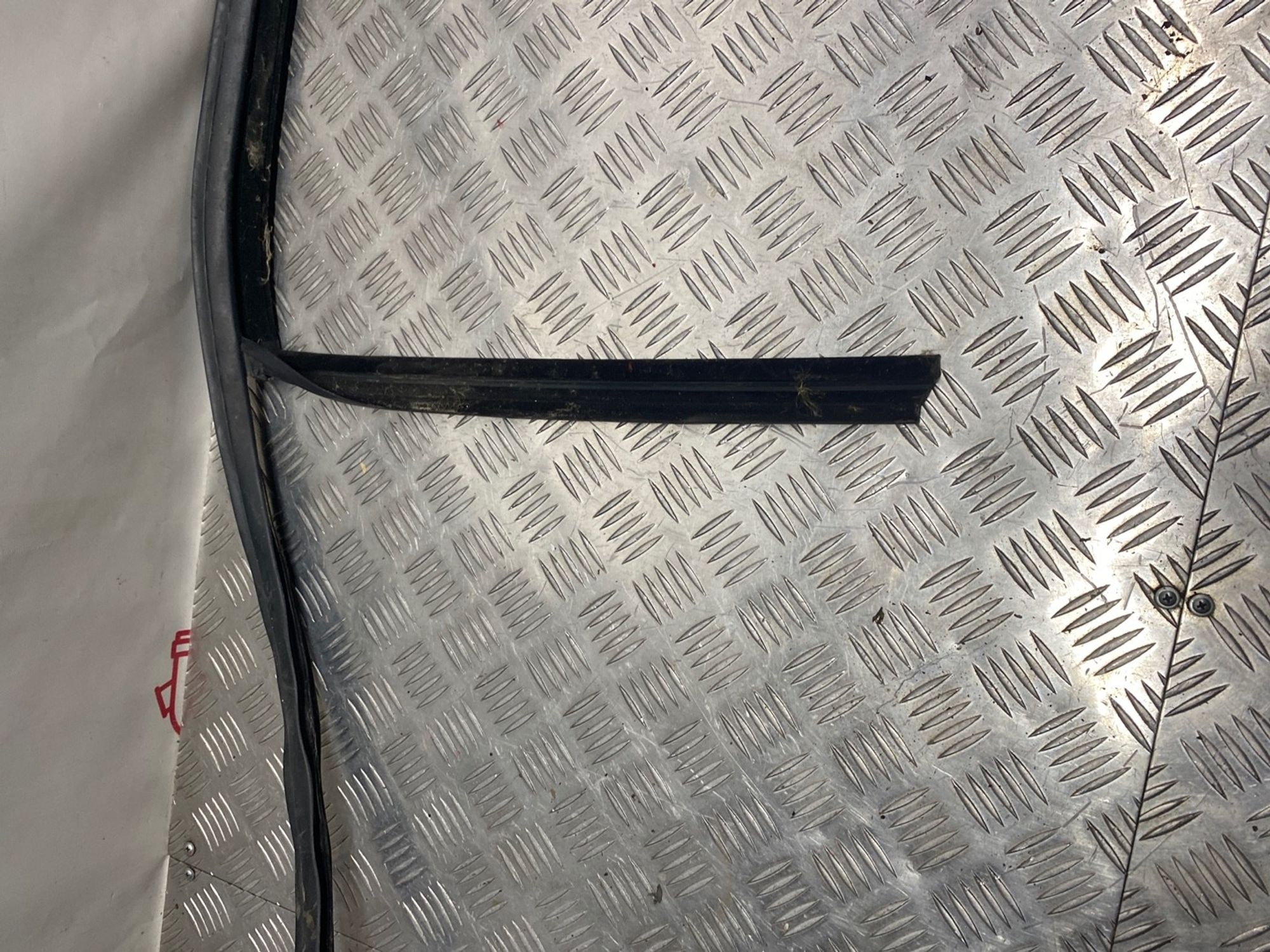 Уплотнительная резинка стекла задняя правая Mercedes Benz E-Class W212 2009, 990 рублей, Краснодар