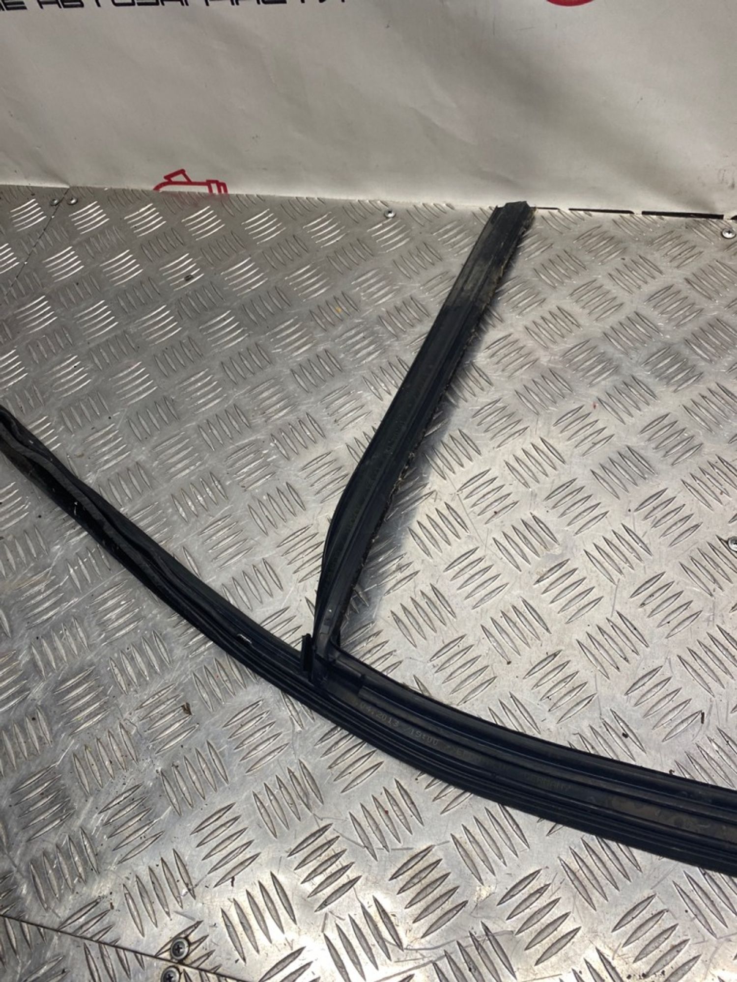 Уплотнительная резинка стекла задняя правая Mercedes Benz E-Class W212 2009, 990 рублей, Краснодар