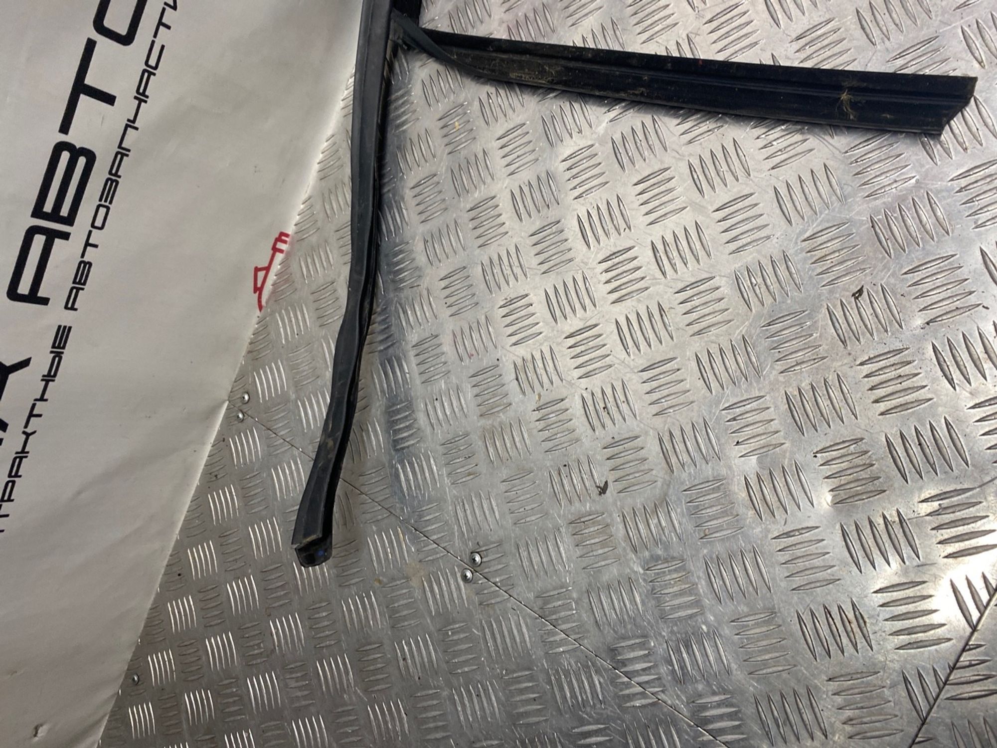 Уплотнительная резинка стекла задняя правая Mercedes Benz E-Class W212 2009, 990 рублей, Краснодар