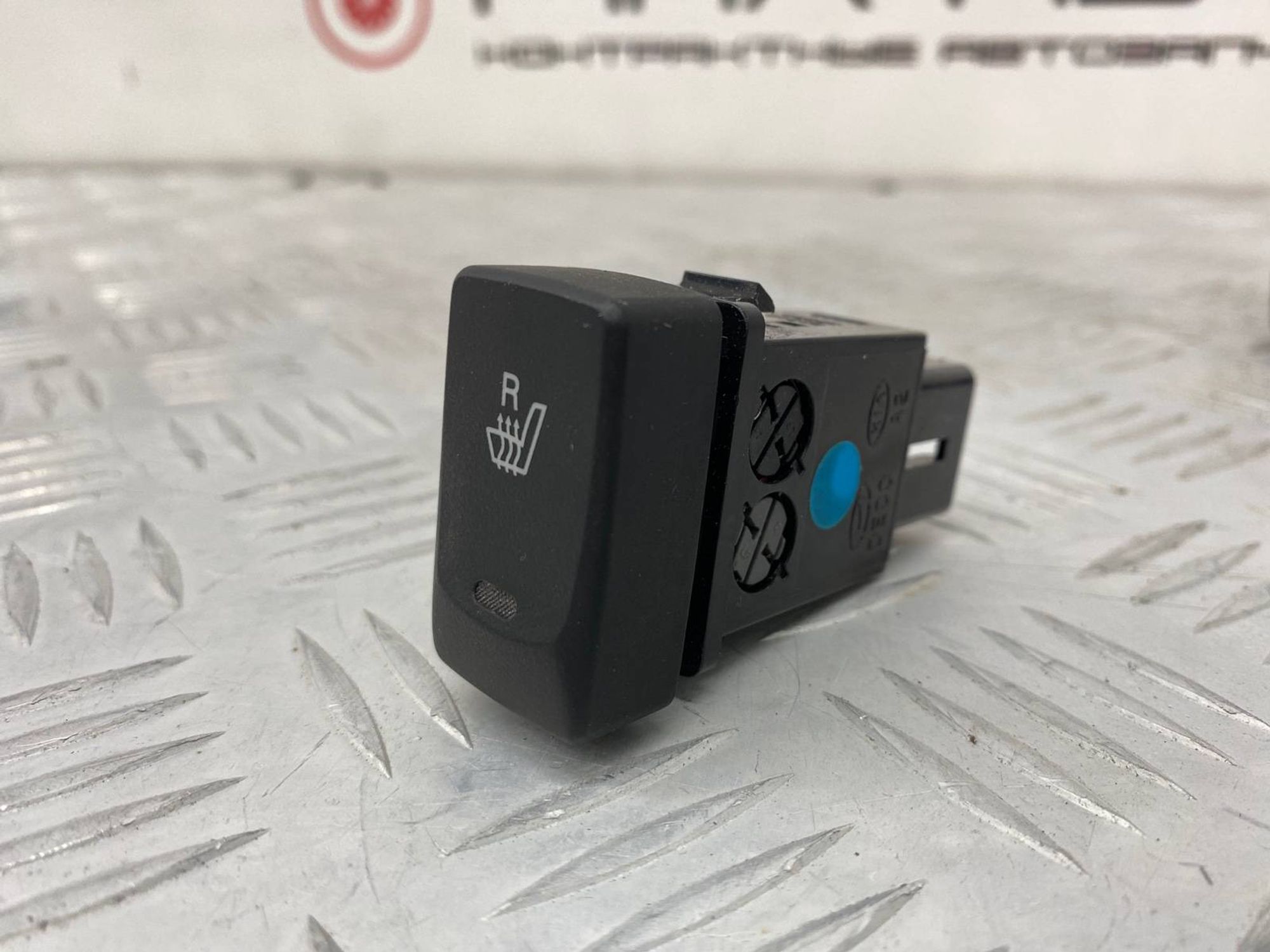 НОВАЯ(ЫЙ) кнопка подогрева сиденья правый Hyundai, 1200 рублей, Краснодар