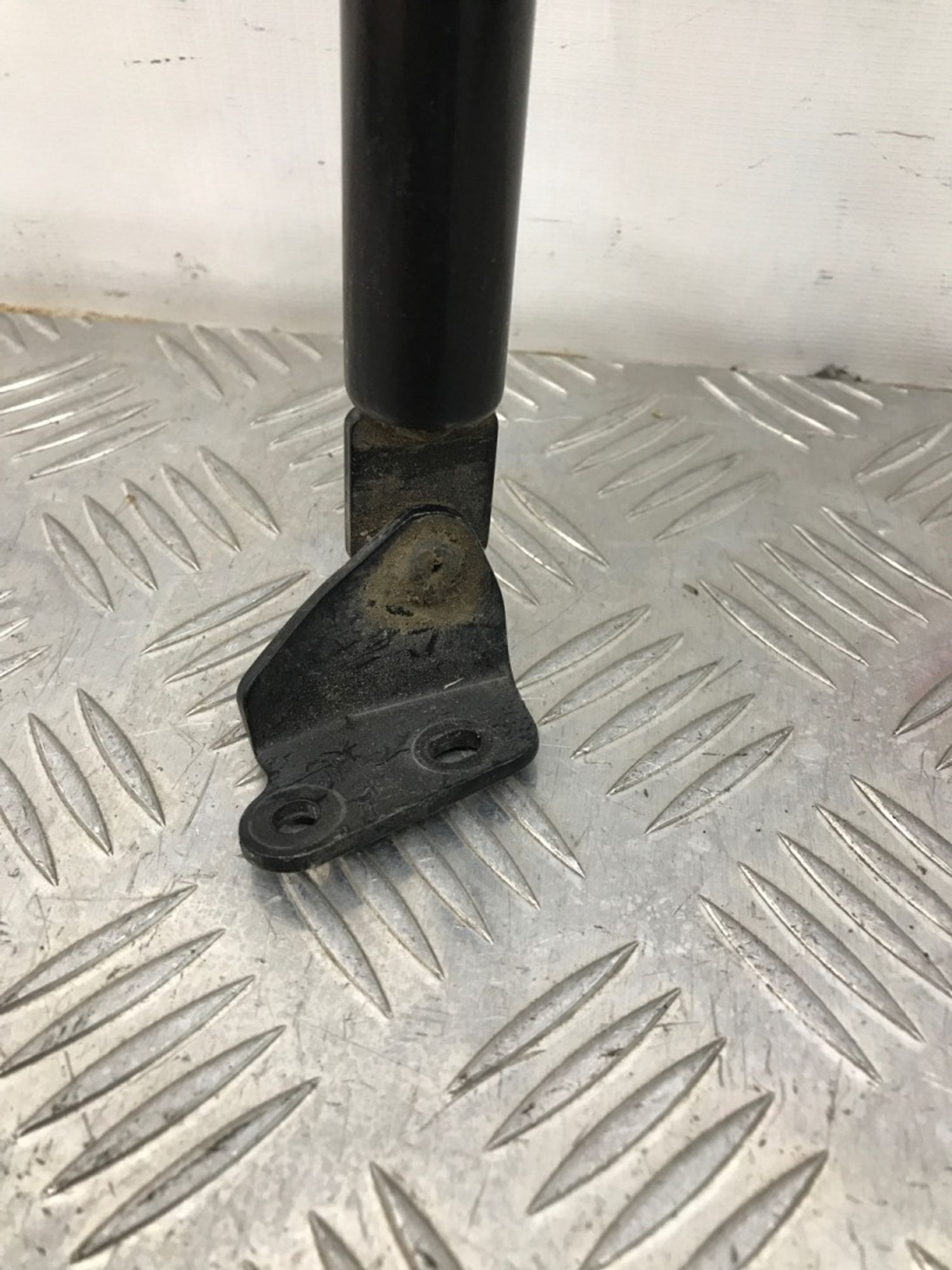 Б/У амортизатор крышки багажникаMazda Cx-5 KE2AW 2012, 1390 рублей, Краснодар