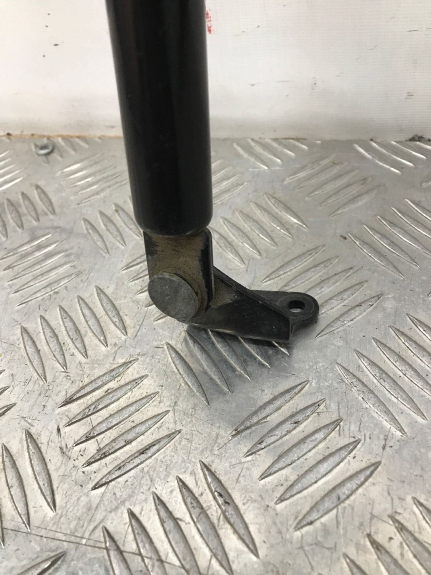 Б/У амортизатор крышки багажникаMazda Cx-5 KE2AW 2012, 1390 рублей, Краснодар