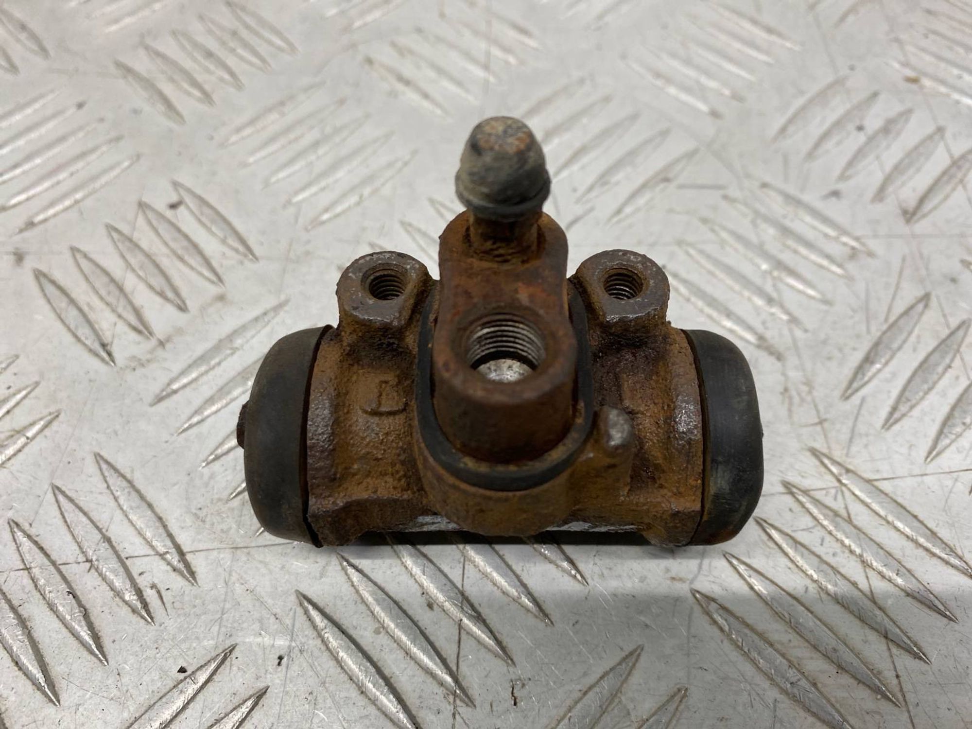 Б/У тормозной цилиндр задний левый Kia Rio DC A3E, 320 рублей, Краснодар