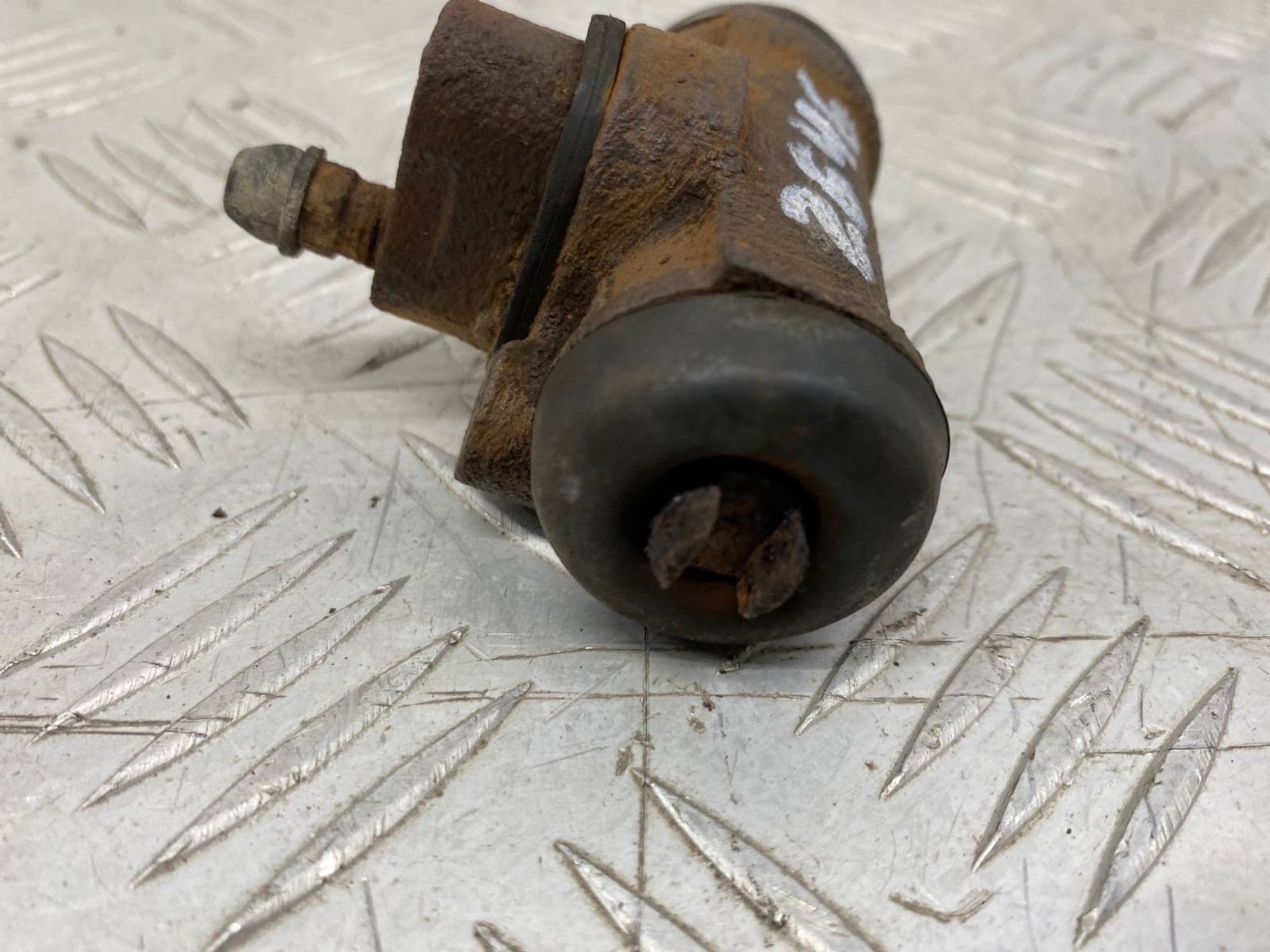 Б/У тормозной цилиндр задний левый Kia Rio DC A3E, 320 рублей, Краснодар