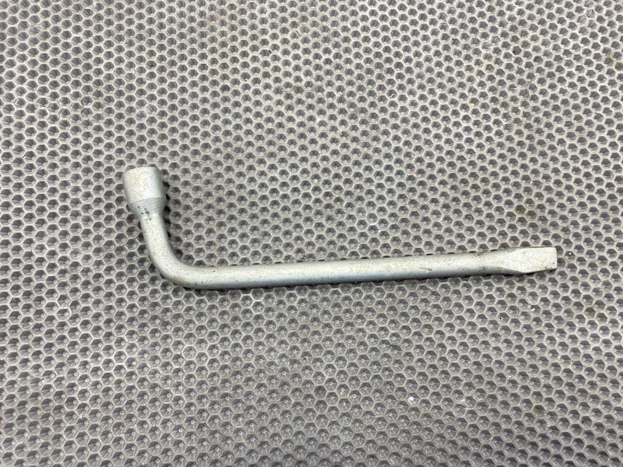 Б/у 17 мм ключ баллонный, 590 рублей, Краснодар