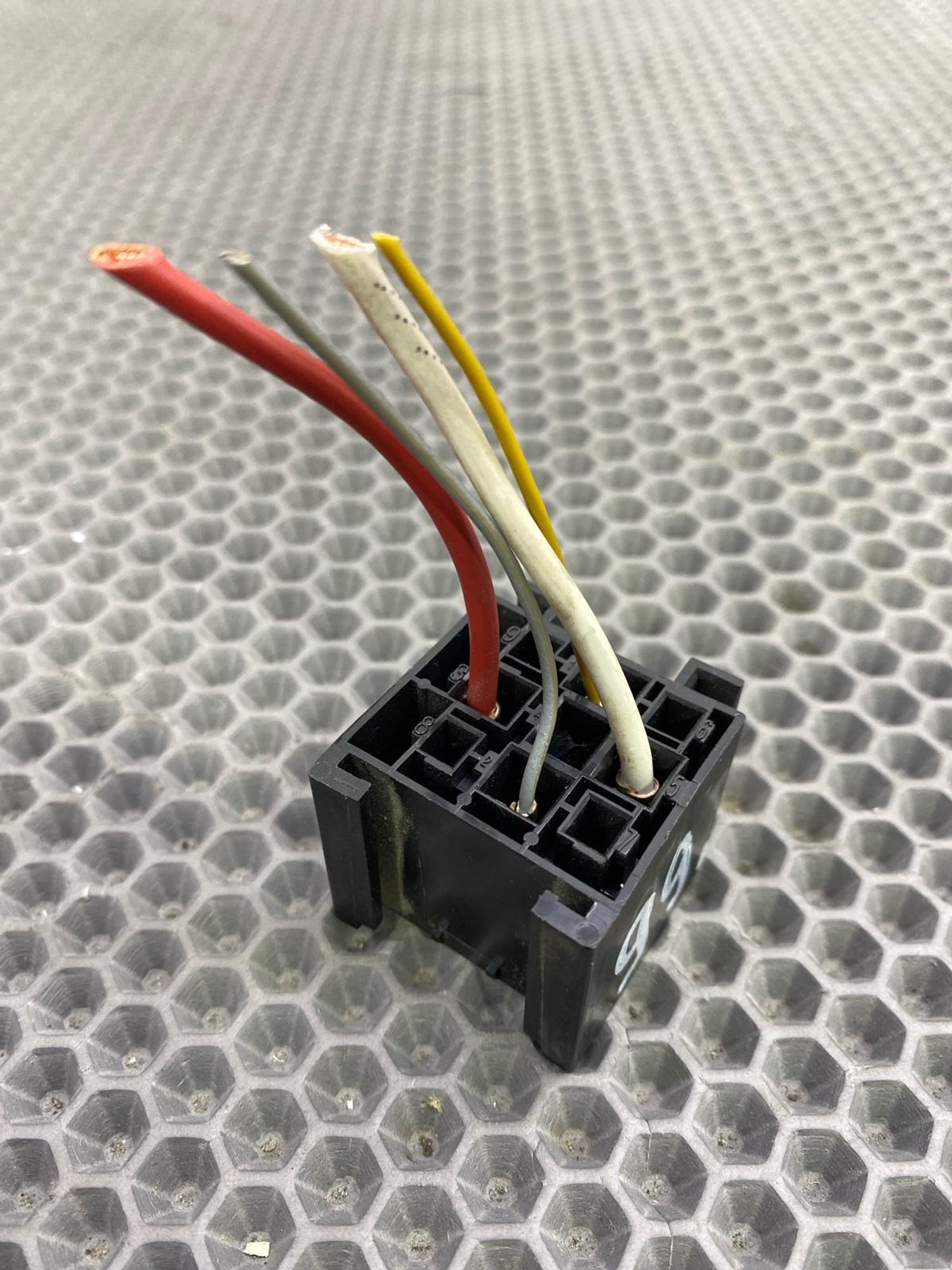 Б/У Фишка реле ( разъем ) Renault Logan LS0G K7J710 1.4L 2007, 399 рублей, Краснодар