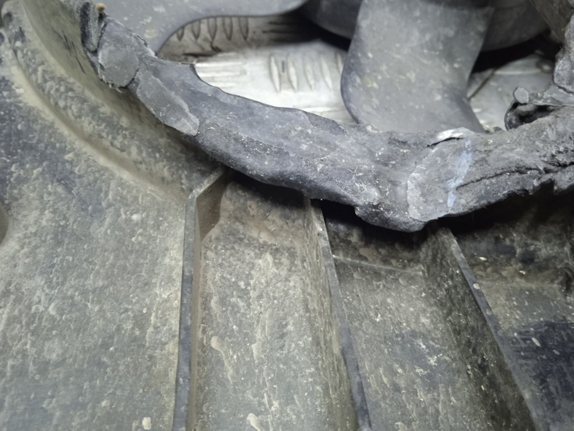 Б/У диффузор радиатора (вентилятор) Renault Duster HSA F4R 2012, 3990 рублей, Краснодар