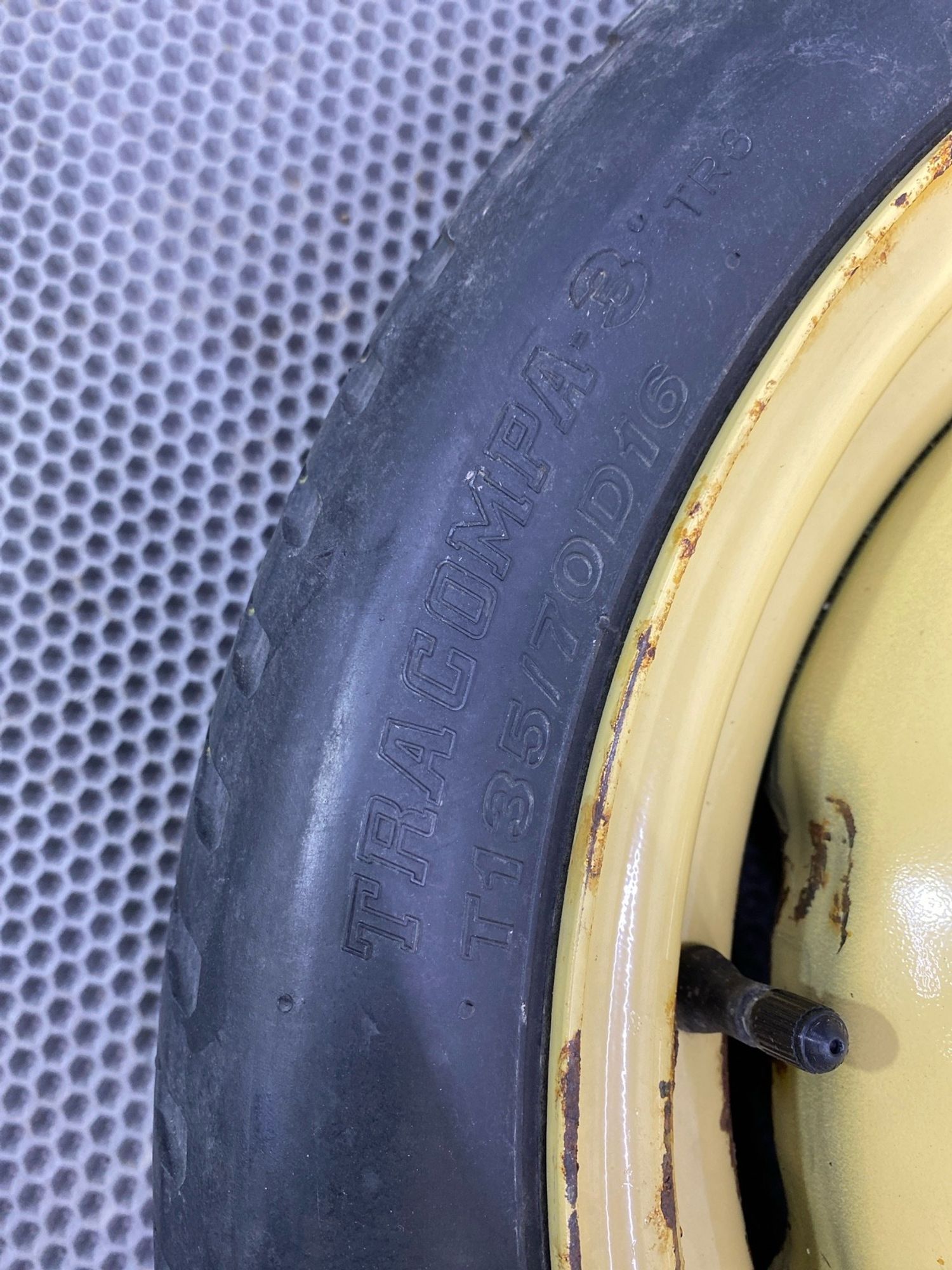 КОЛЕСО ЗАПАСНОЕ  16 Bridgestone tracompa 3 45ET 5x114.3 Штампованый Летняя, 4990 рублей, Краснодар