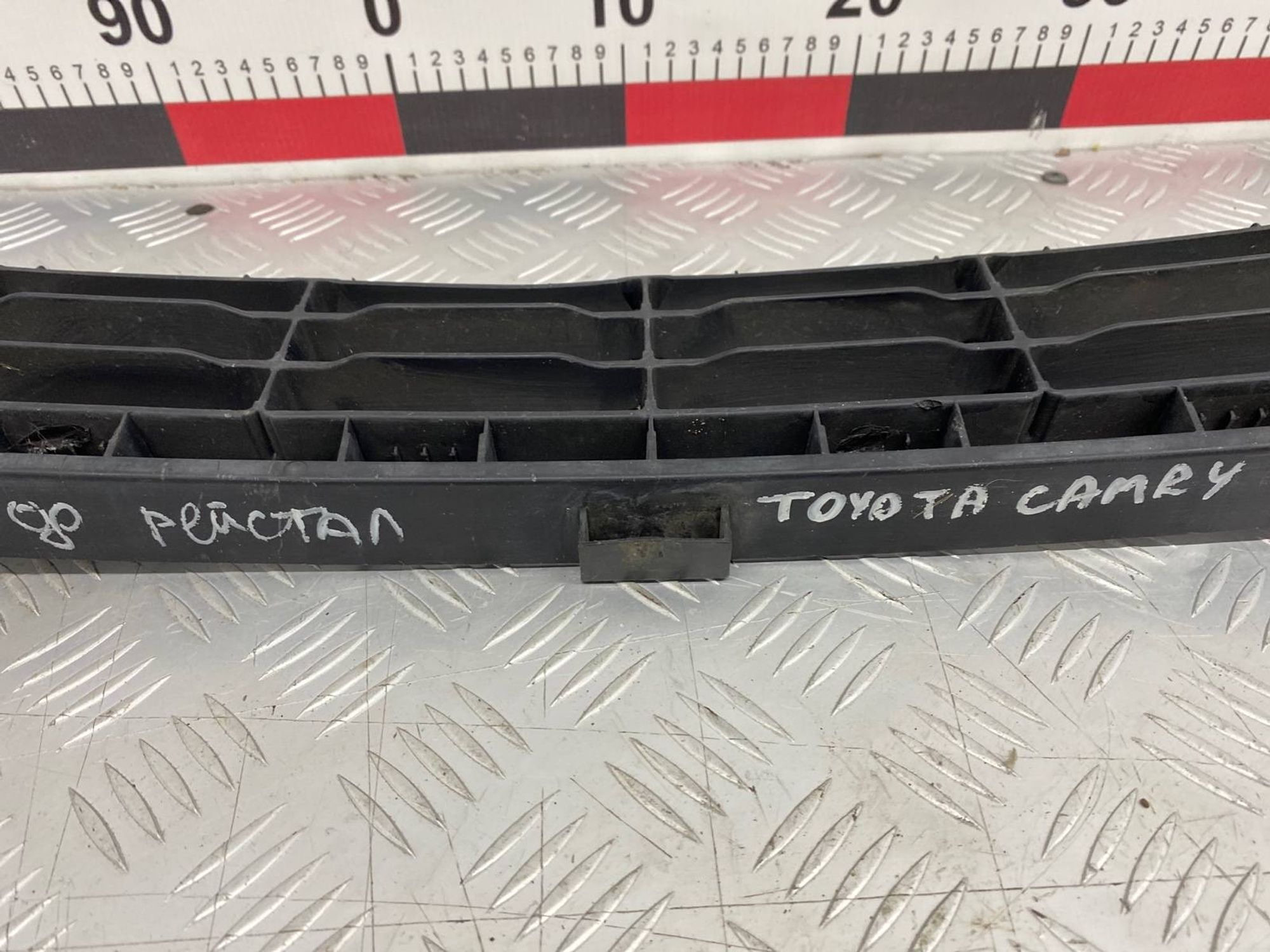 Б/У решетка бампера ( радиатора ) Toyota Camry, 2000 рублей, Краснодар
