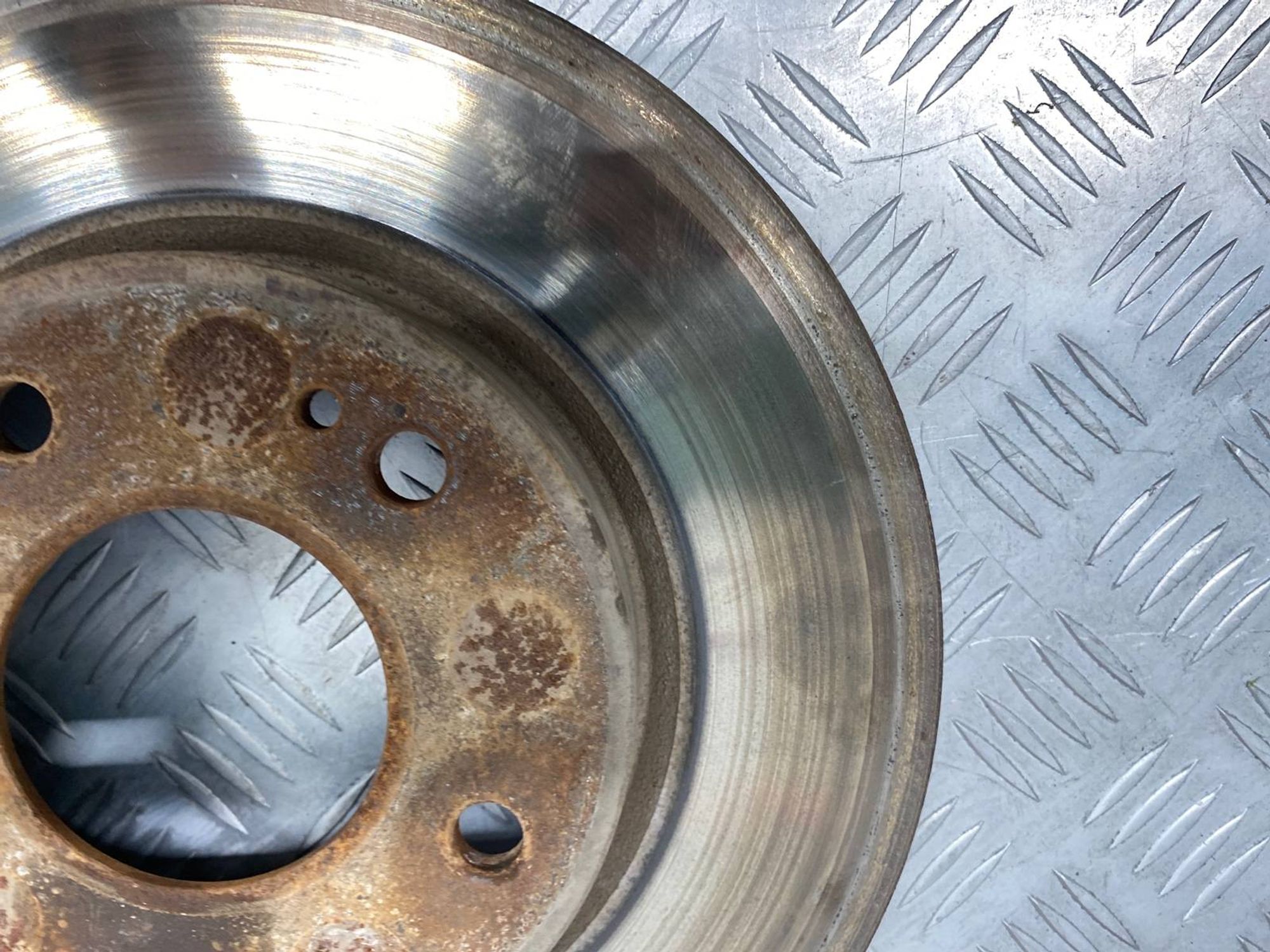 Б/У тормозной диск передний Mitsubishi, 480 рублей, Краснодар