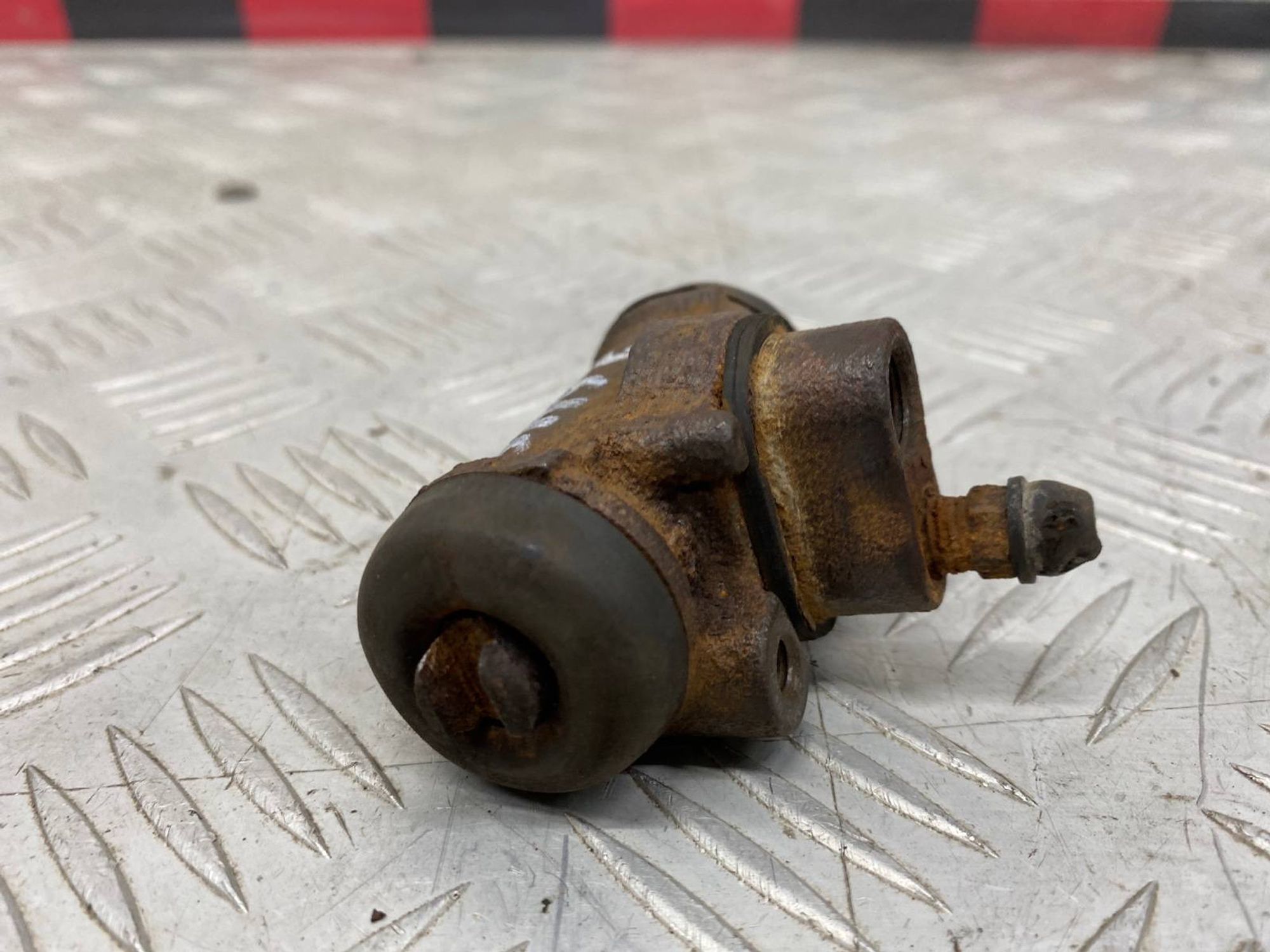 Б/У тормозной цилиндр задний правый Kia Rio DC A3E, 320 рублей, Краснодар