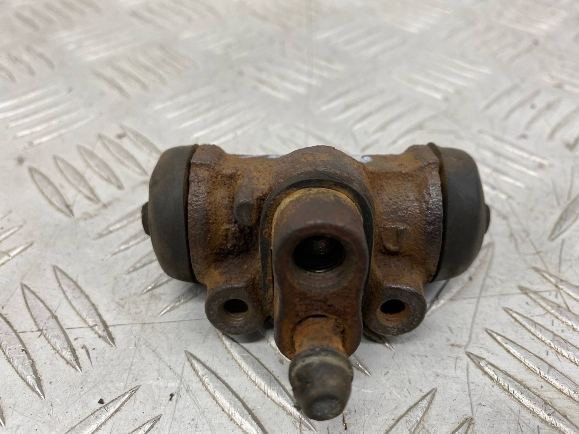 Б/У тормозной цилиндр задний правый Kia Rio DC A3E, 320 рублей, Краснодар