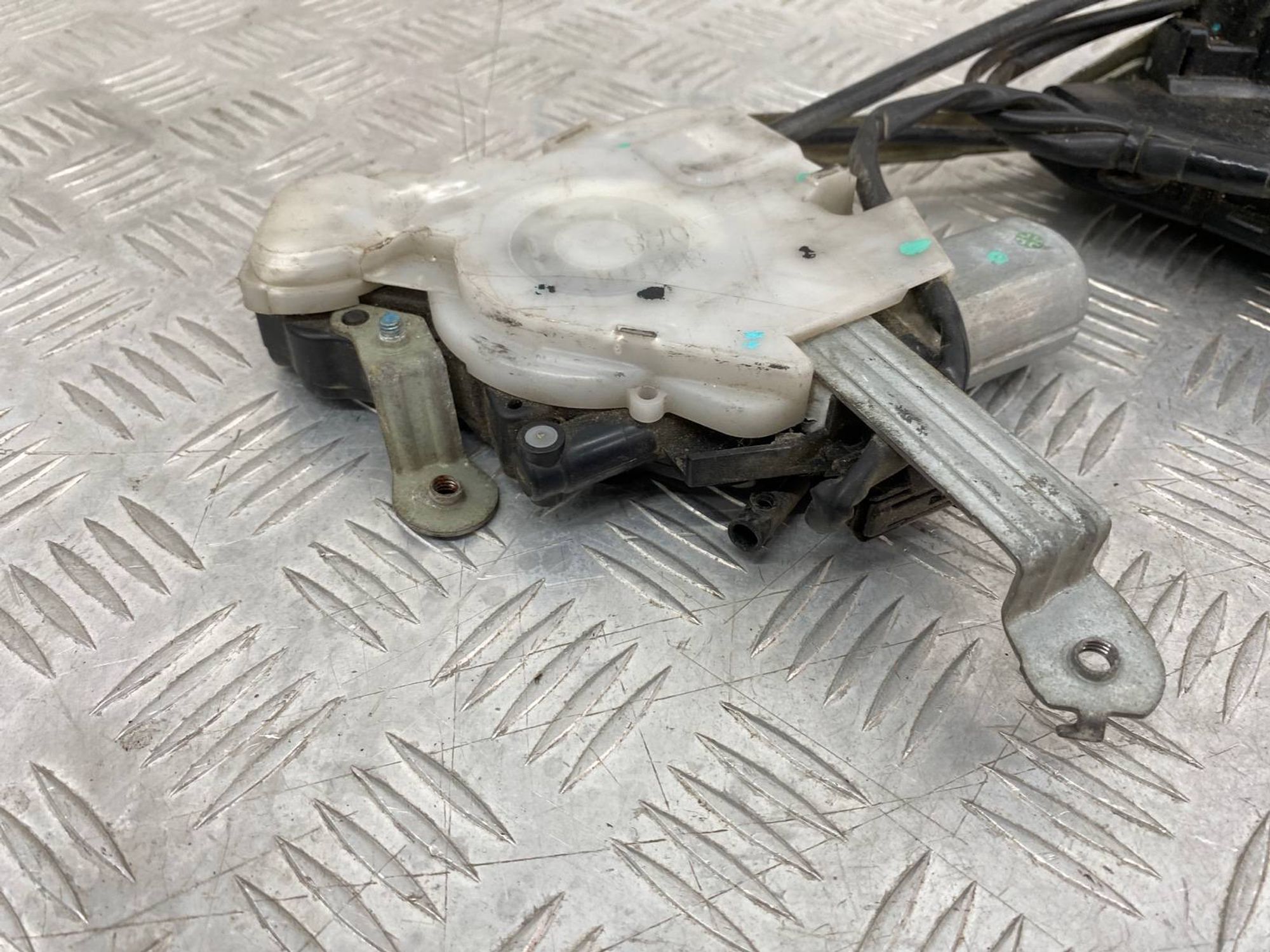 Б/У Замок двери передний правый Lexus Ls460 USF40 2010, 3990 рублей, Краснодар