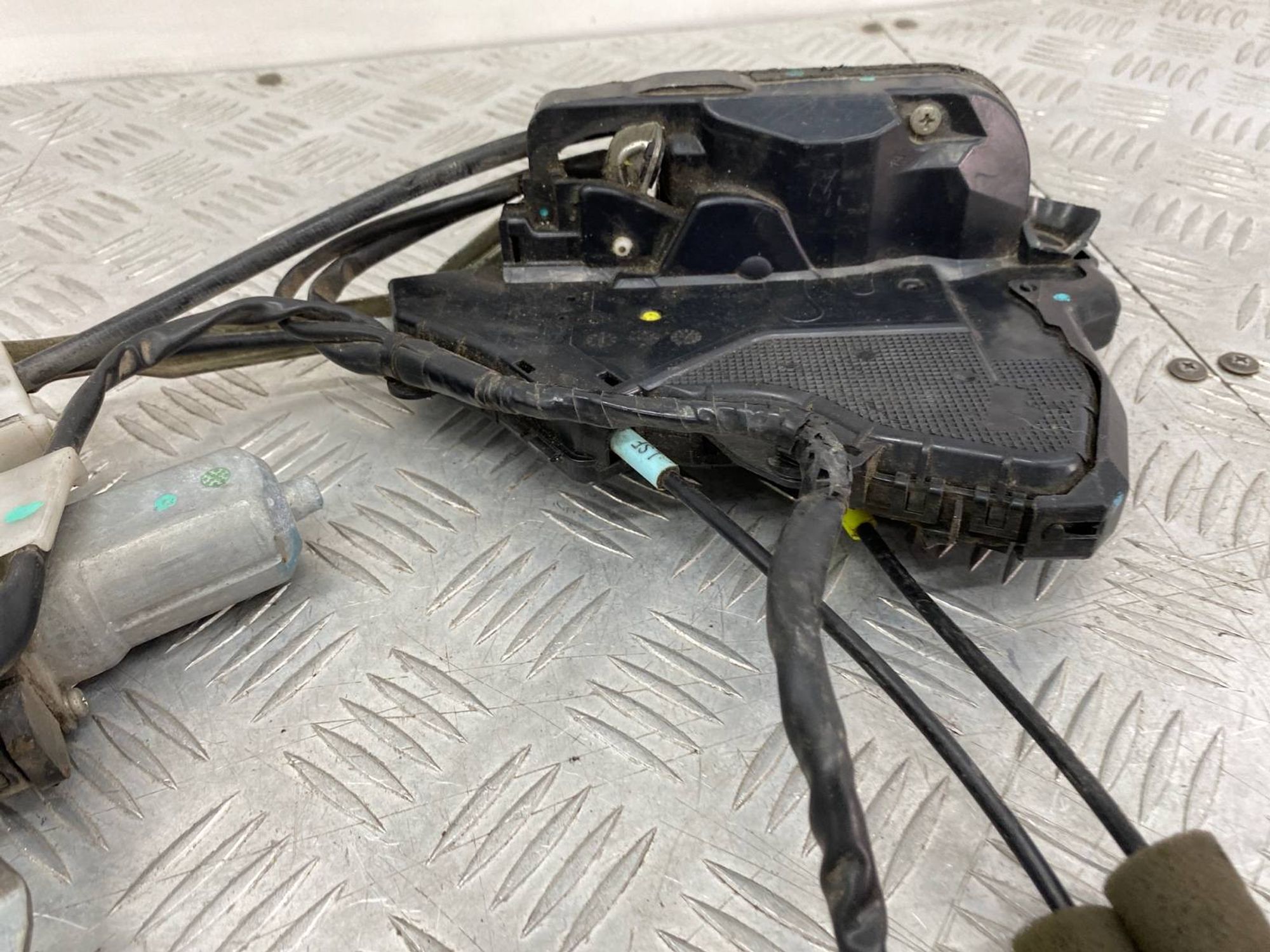 Б/У Замок двери передний правый Lexus Ls460 USF40 2010, 3990 рублей, Краснодар