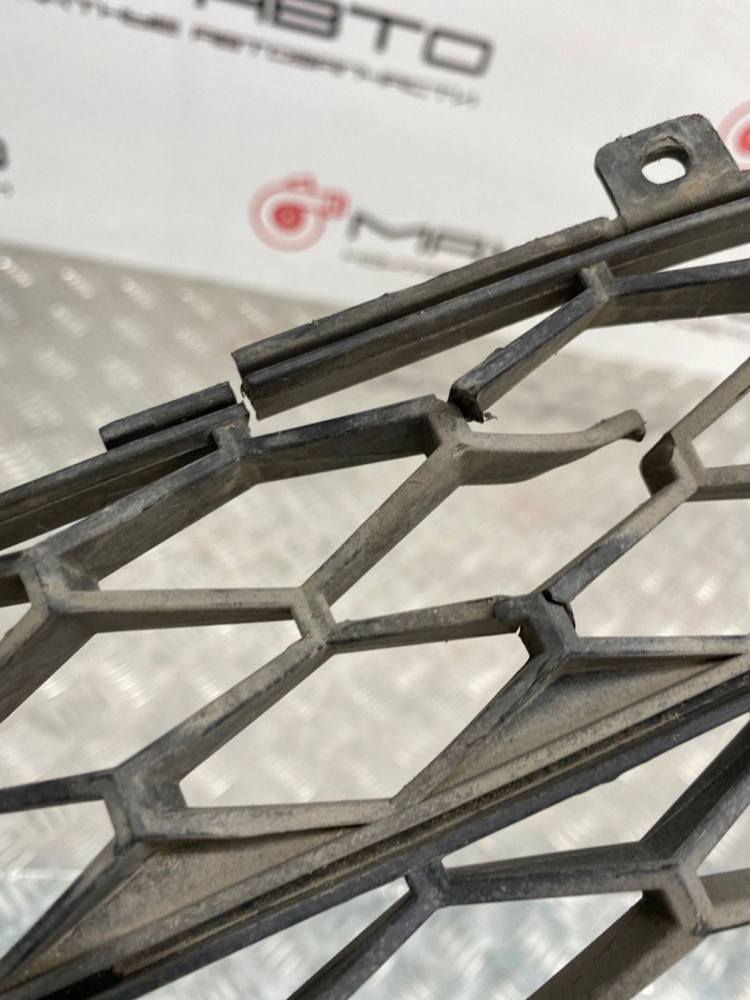 Б/У решетка радиатора передний Lada Vesta 2180 С ДЕФЕКТОМ, 399 рублей, Краснодар