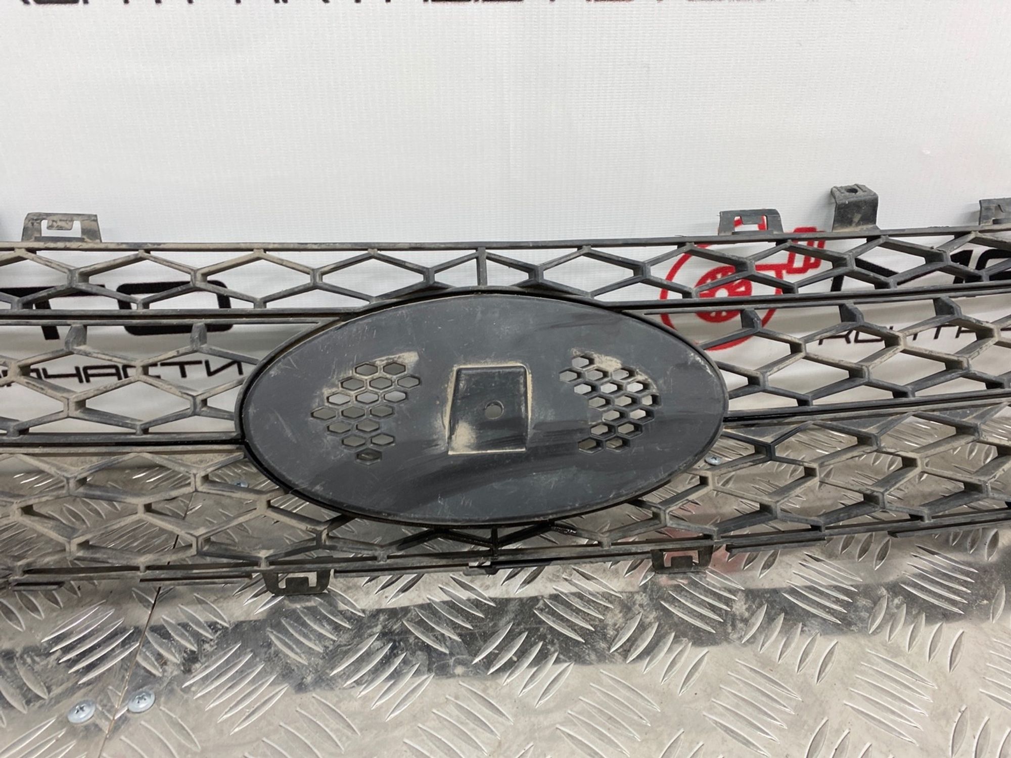 Б/У решетка радиатора передний Lada Vesta 2180 С ДЕФЕКТОМ, 399 рублей, Краснодар