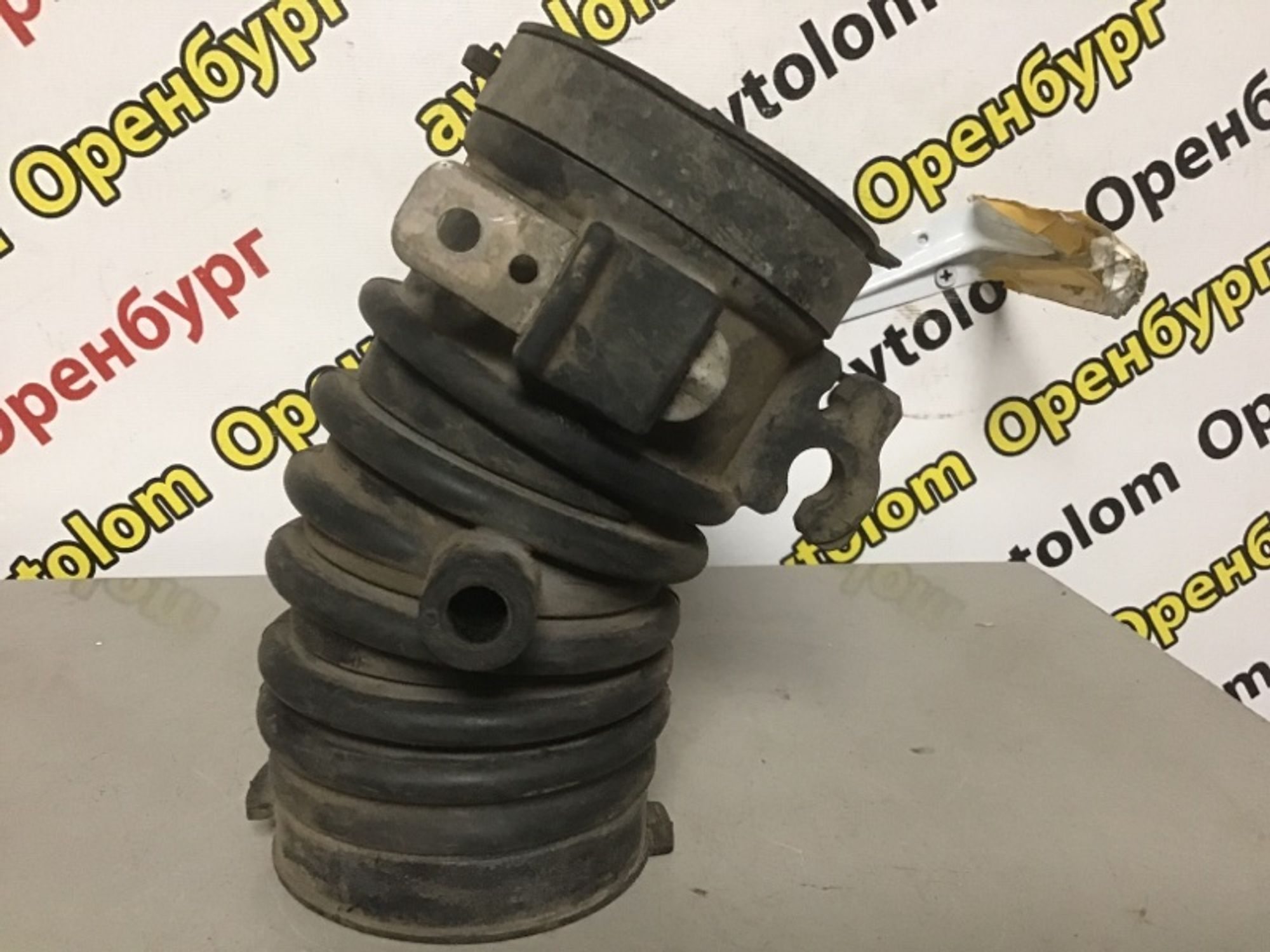 https://ycs.partsauto.market/partsauto-images/thmbs/d8fcbf2cf753f6ca7cee82516f7261b4/e886a90919fb725e588b3299b1a0d7e7/53f2ebf9fe7db6be6d6280217d60a45f.jpg