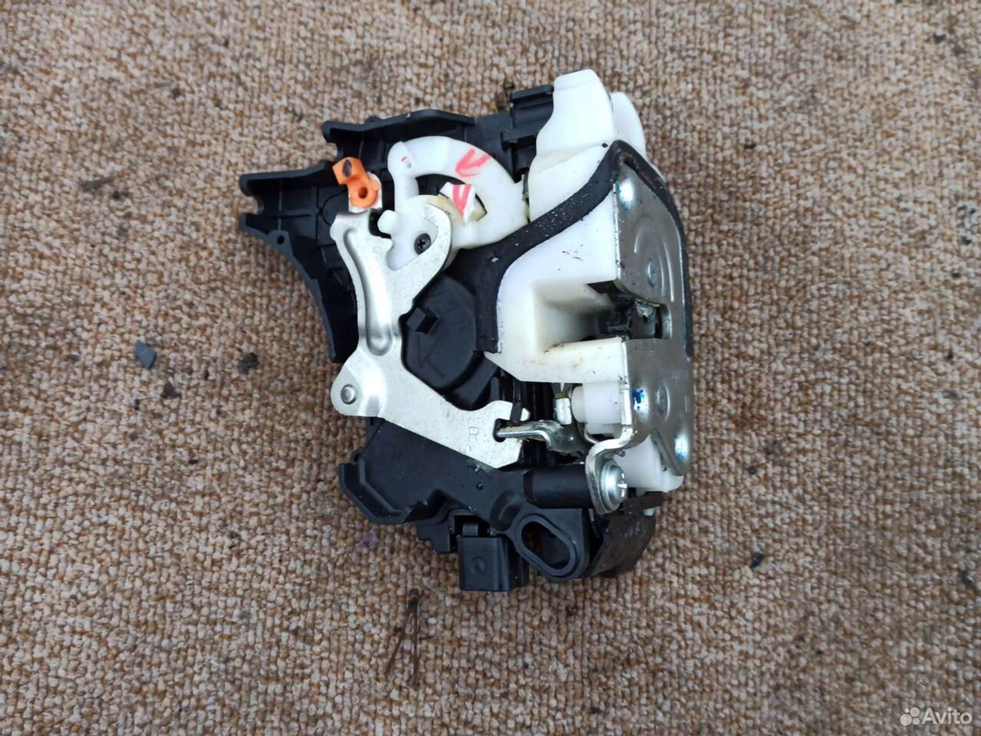 Замок передней правой двери Mitsubishi Outlander, 1000 рублей, Ленина