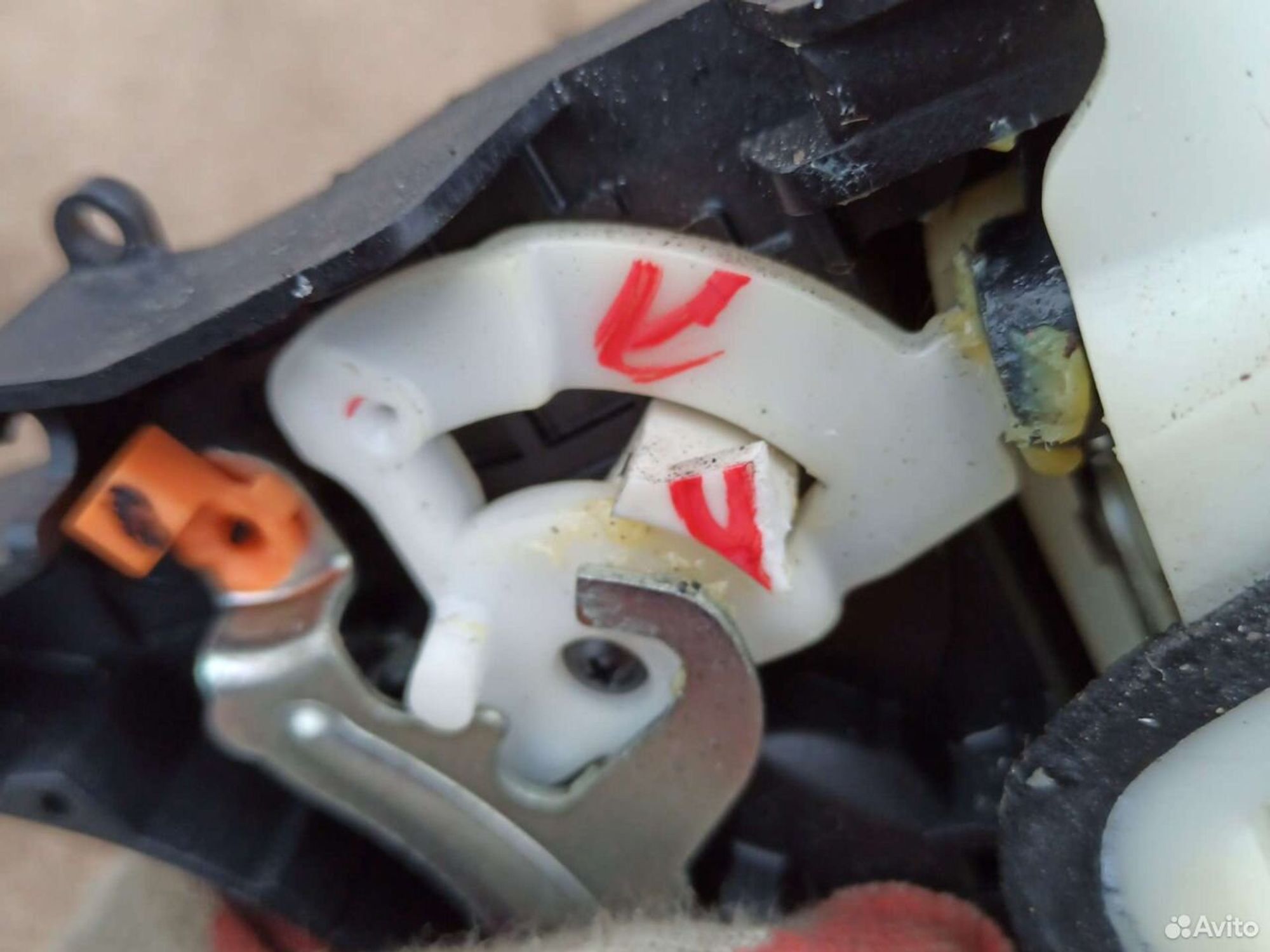 Замок передней правой двери Mitsubishi Outlander, 1000 рублей, Ленина