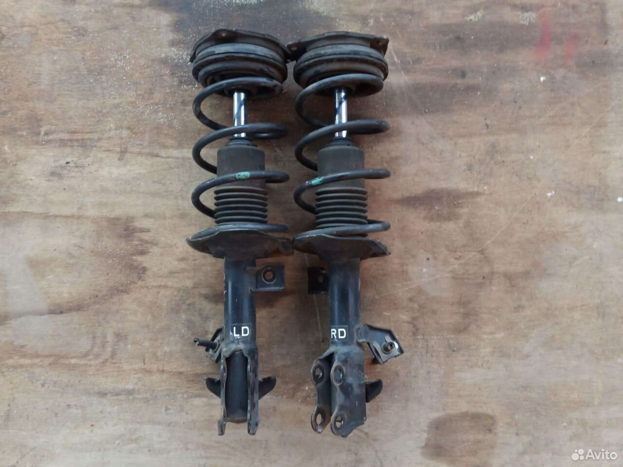 Стойки Nissan Tiida C 11, 6000 рублей, Ленина